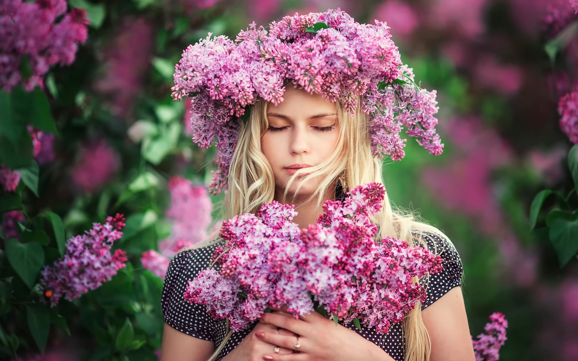 Woman with a lilac flower crown and bouquet HD Wallpaper