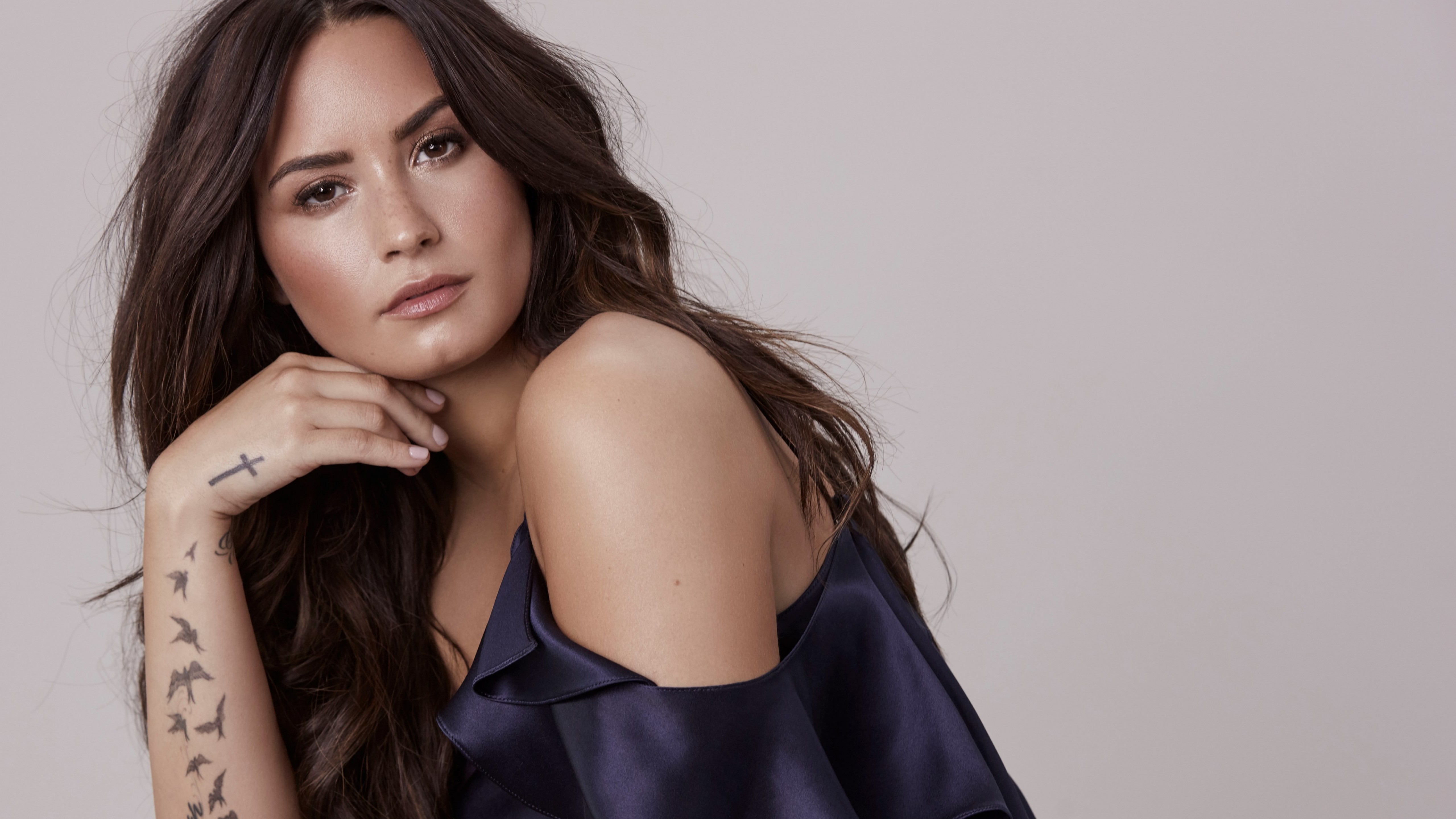 Demi Lovato HD Wallpaper