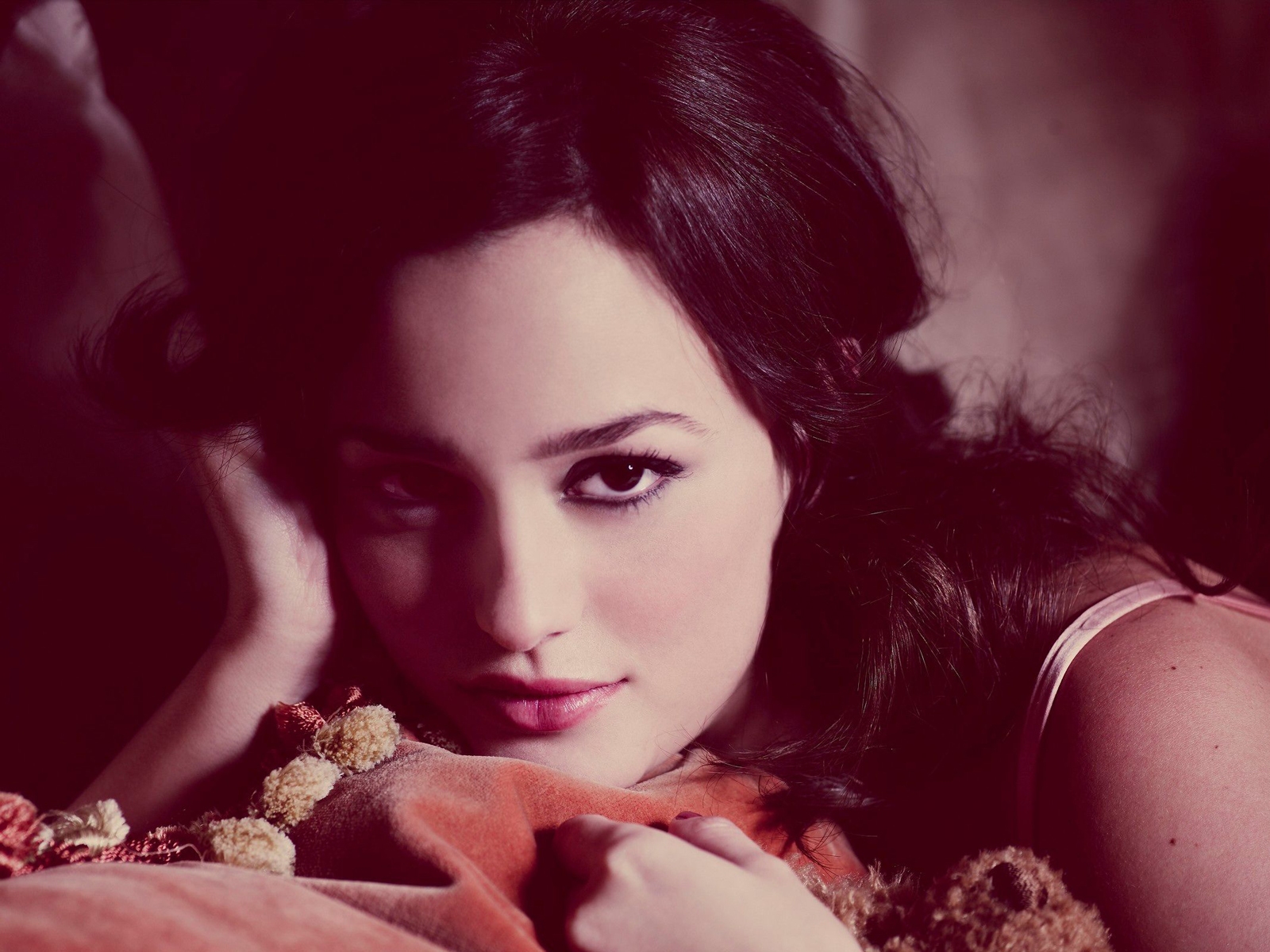 Leighton Meester HD Wallpaper