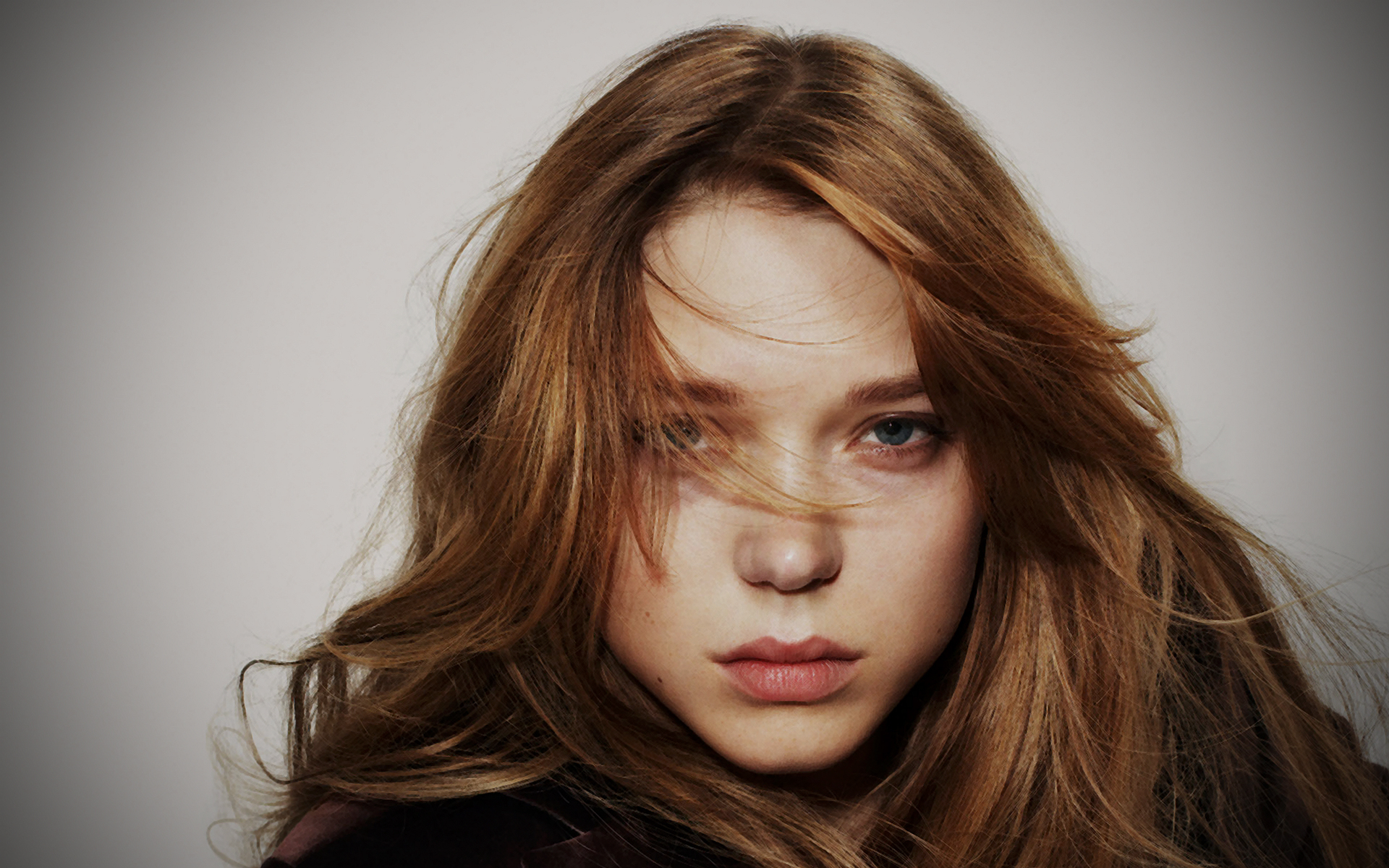 Léa Seydoux portrait HD Wallpaper