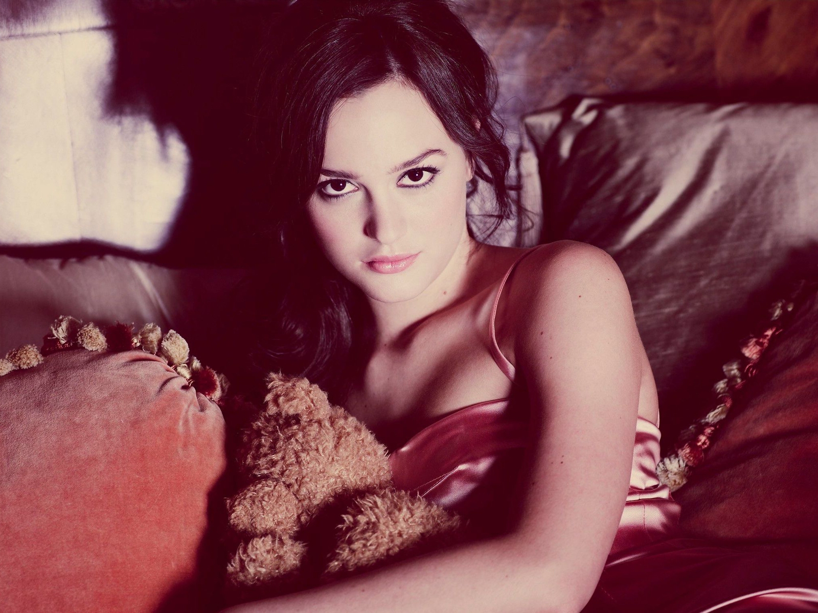Leighton Meester holding a teddy bear HD Wallpaper