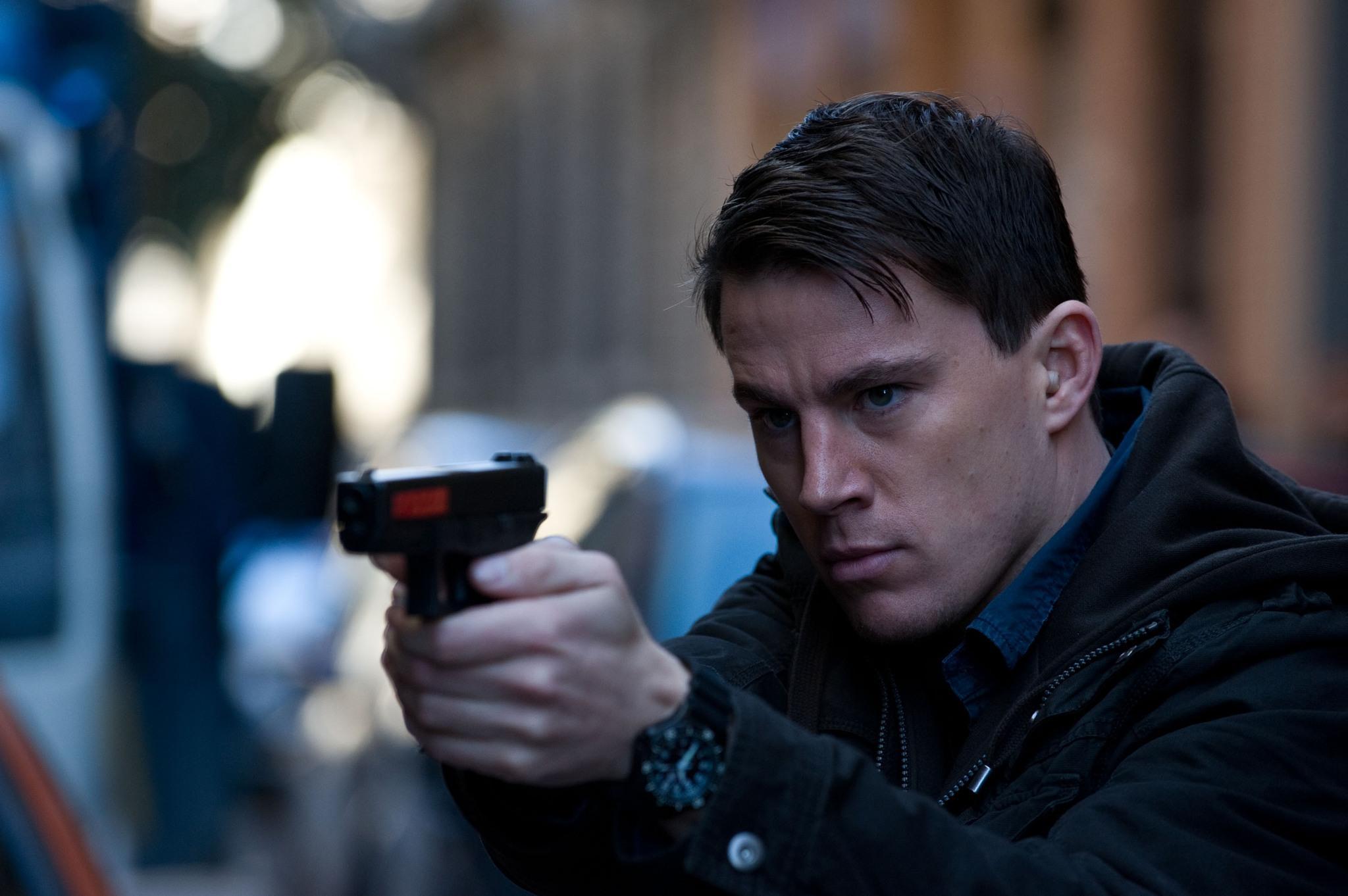 Channing Tatum holding a gun HD Wallpaper