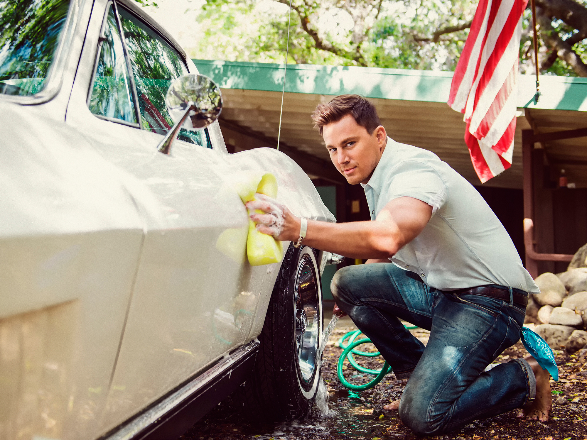 Channing Tatum washing a car HD Wallpaper