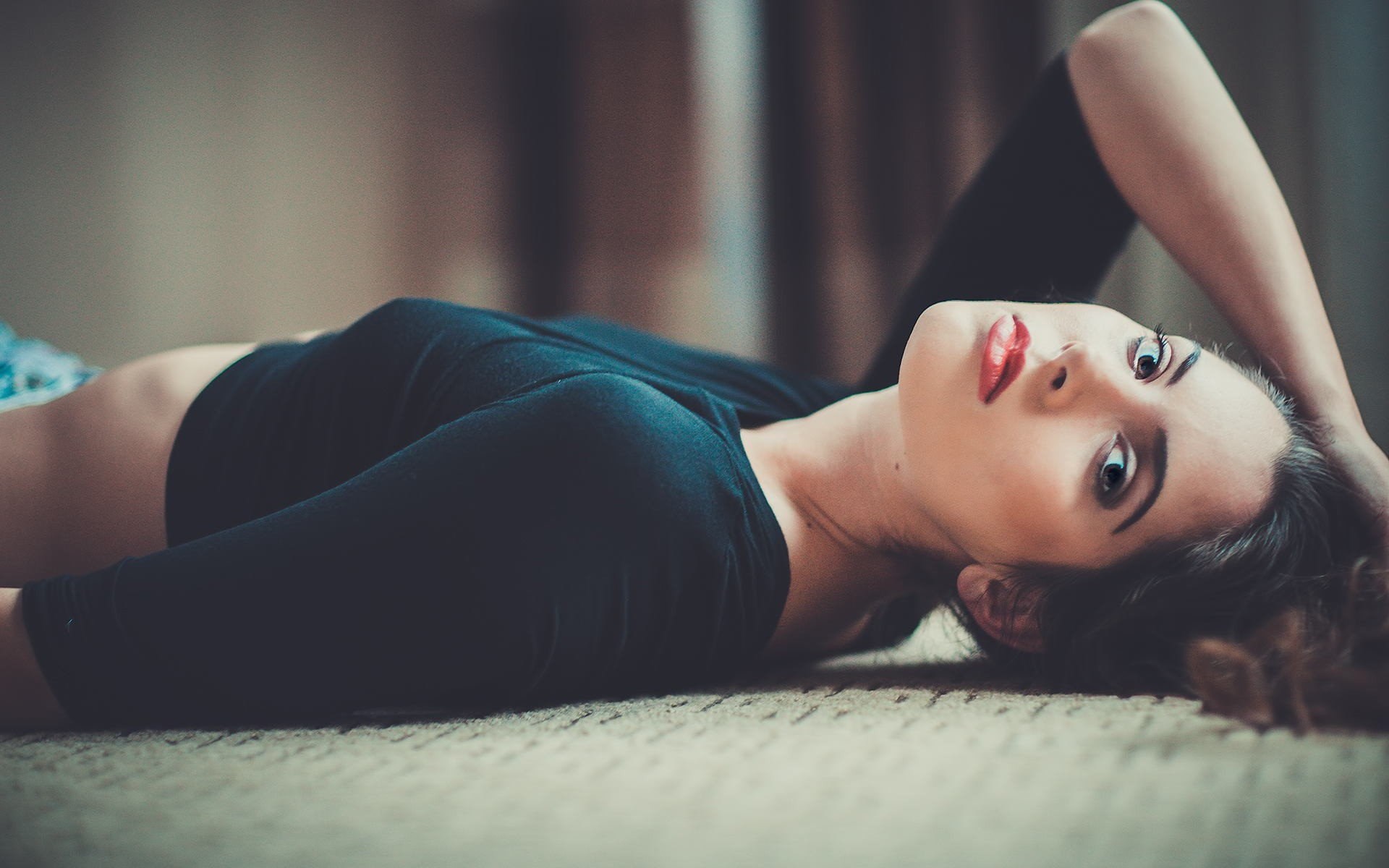 Woman lying on the floor HD Wallpaper