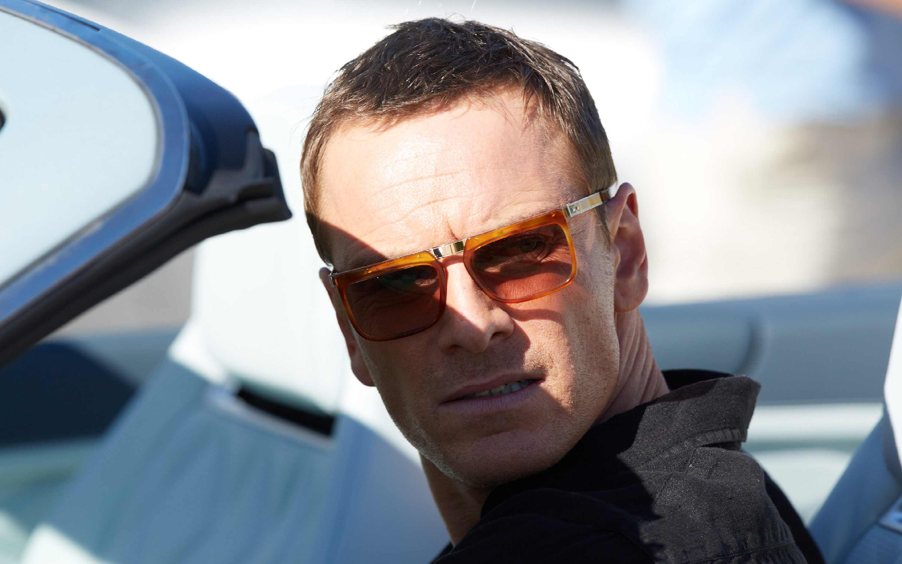 Michael Fassbender wearing sunglasses HD Wallpaper