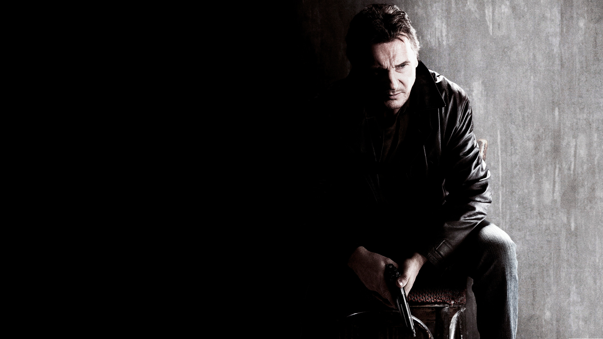 Liam Neeson holding a gun HD Wallpaper