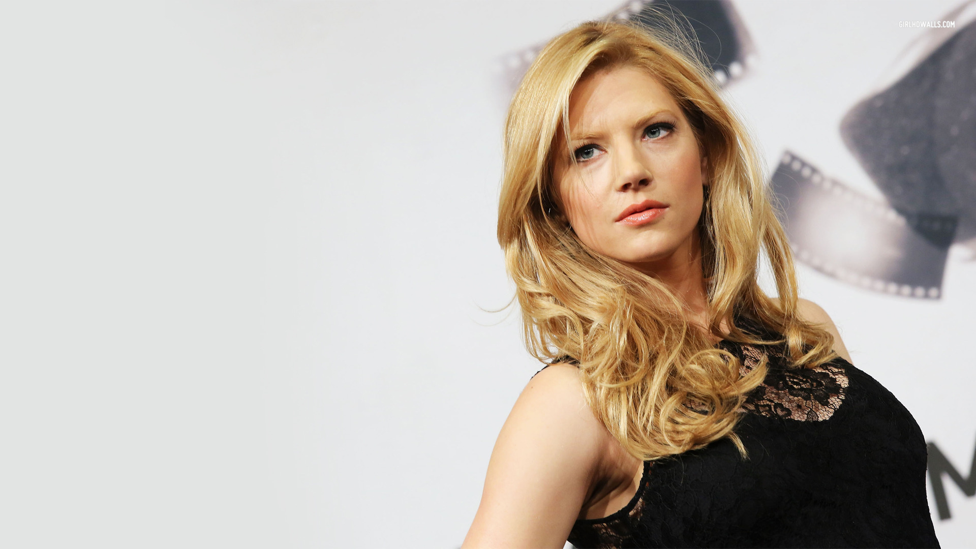 Katheryn Winnick HD Wallpaper