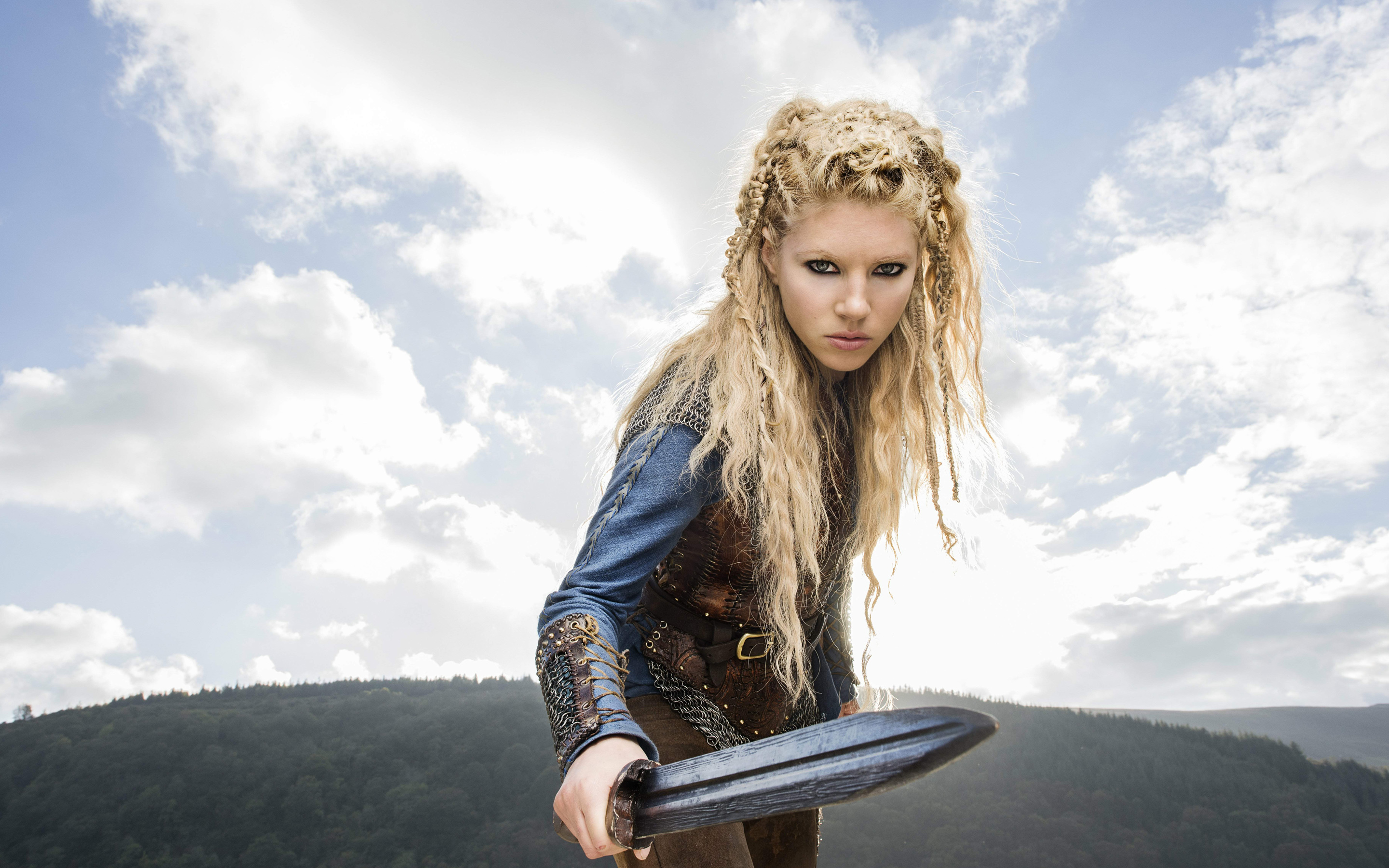 Lagertha from Vikings holding a sword HD Wallpaper