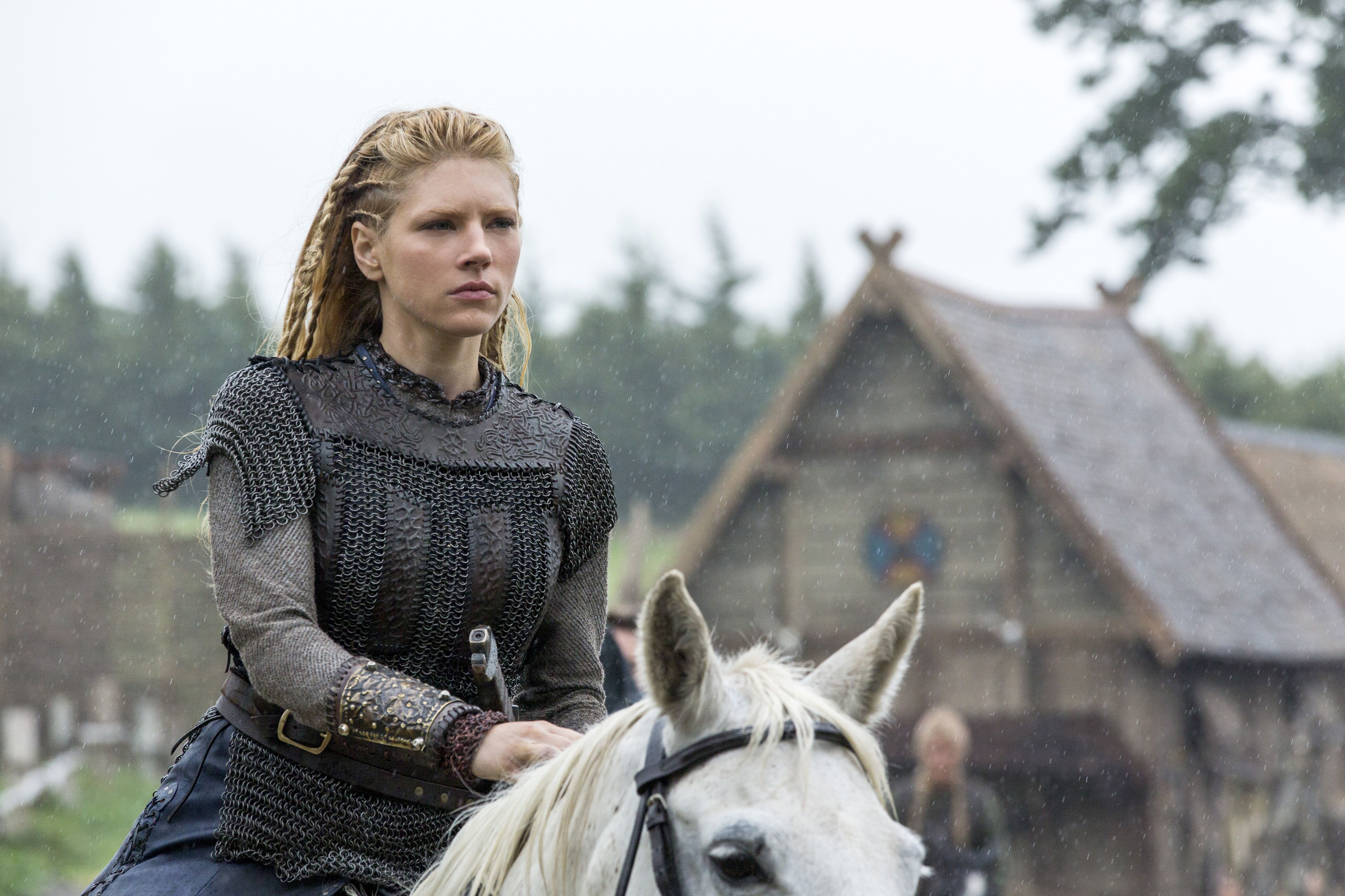 Katheryn Winnick as Lagertha on horseback HD Wallpaper