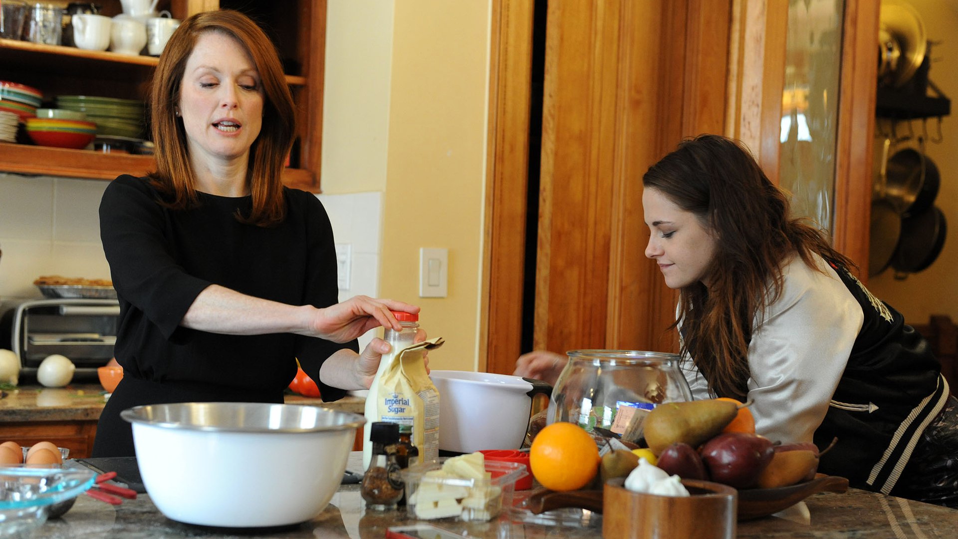 Julianne Moore and Kristen Stewart in a kitchen HD Wallpaper