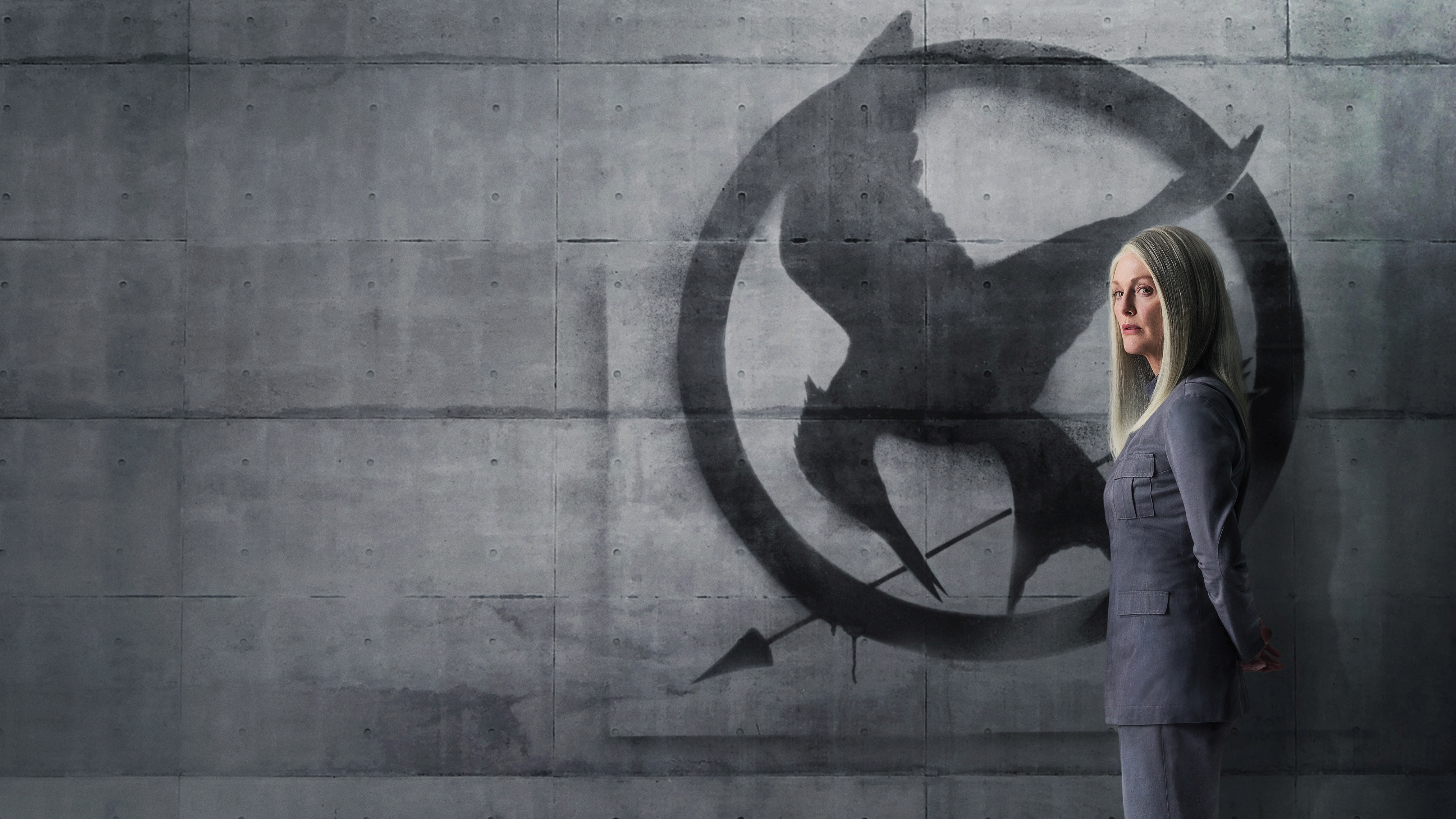 Julianne Moore in The Hunger Games HD Wallpaper