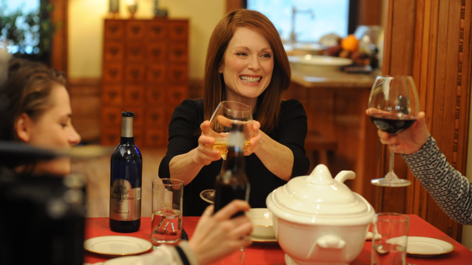 Julianne Moore at a Dinner Party HD Wallpaper