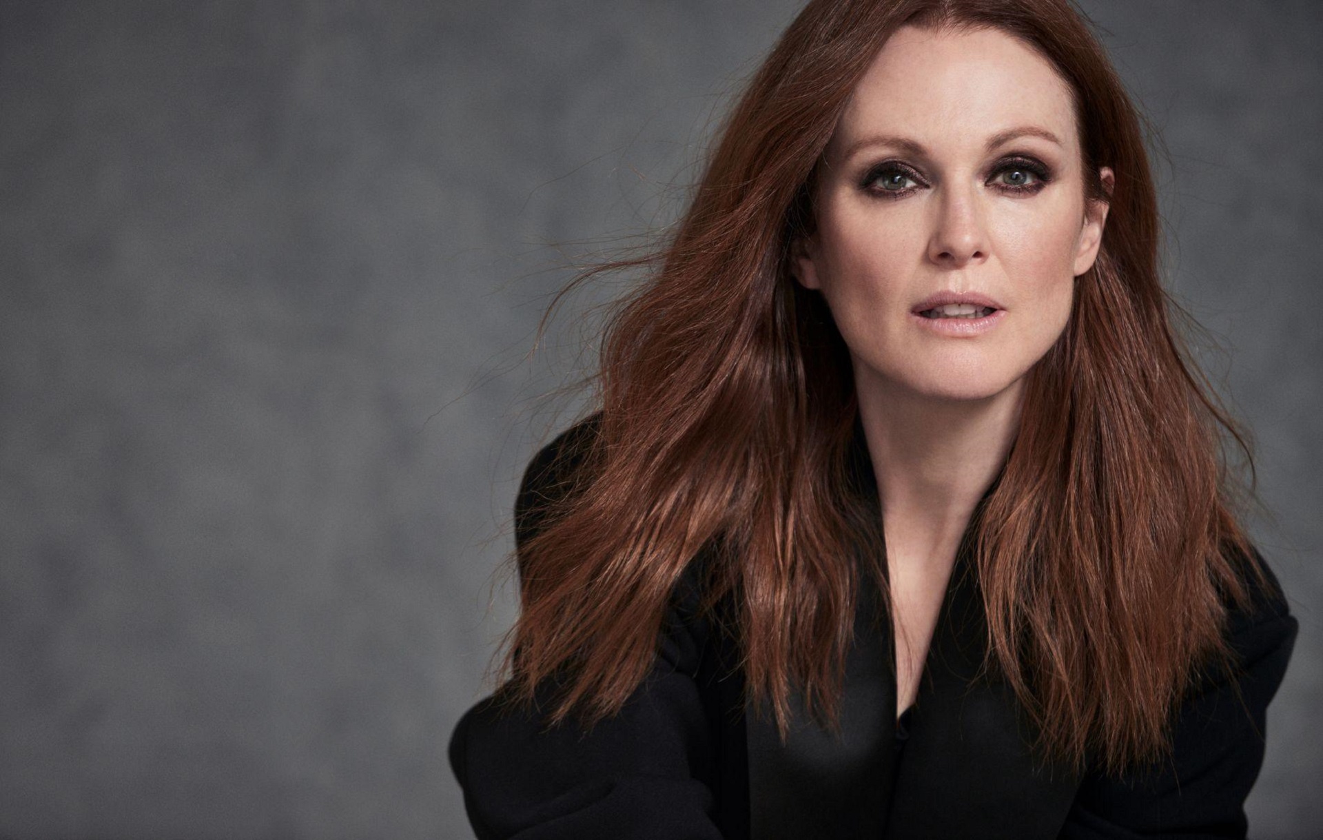 Julianne Moore HD Wallpaper