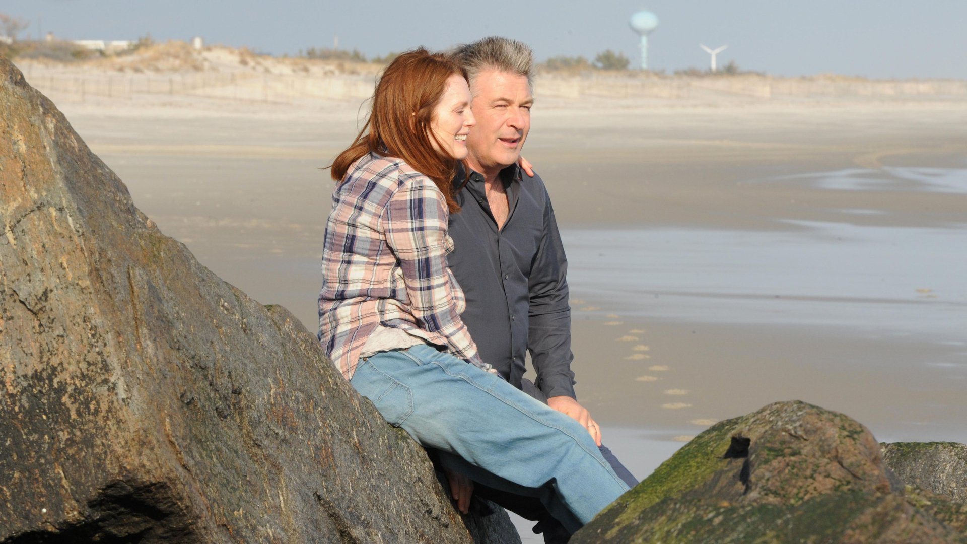 Julianne Moore and Alec Baldwin on a beach HD Wallpaper