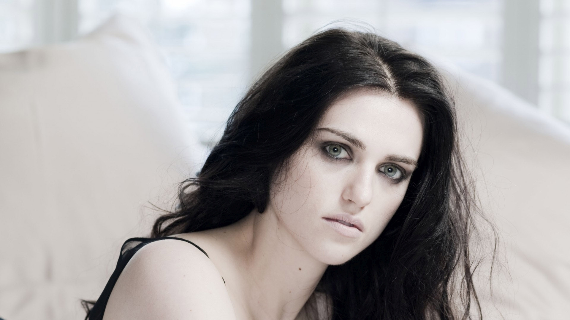 Katie McGrath portrait HD Wallpaper
