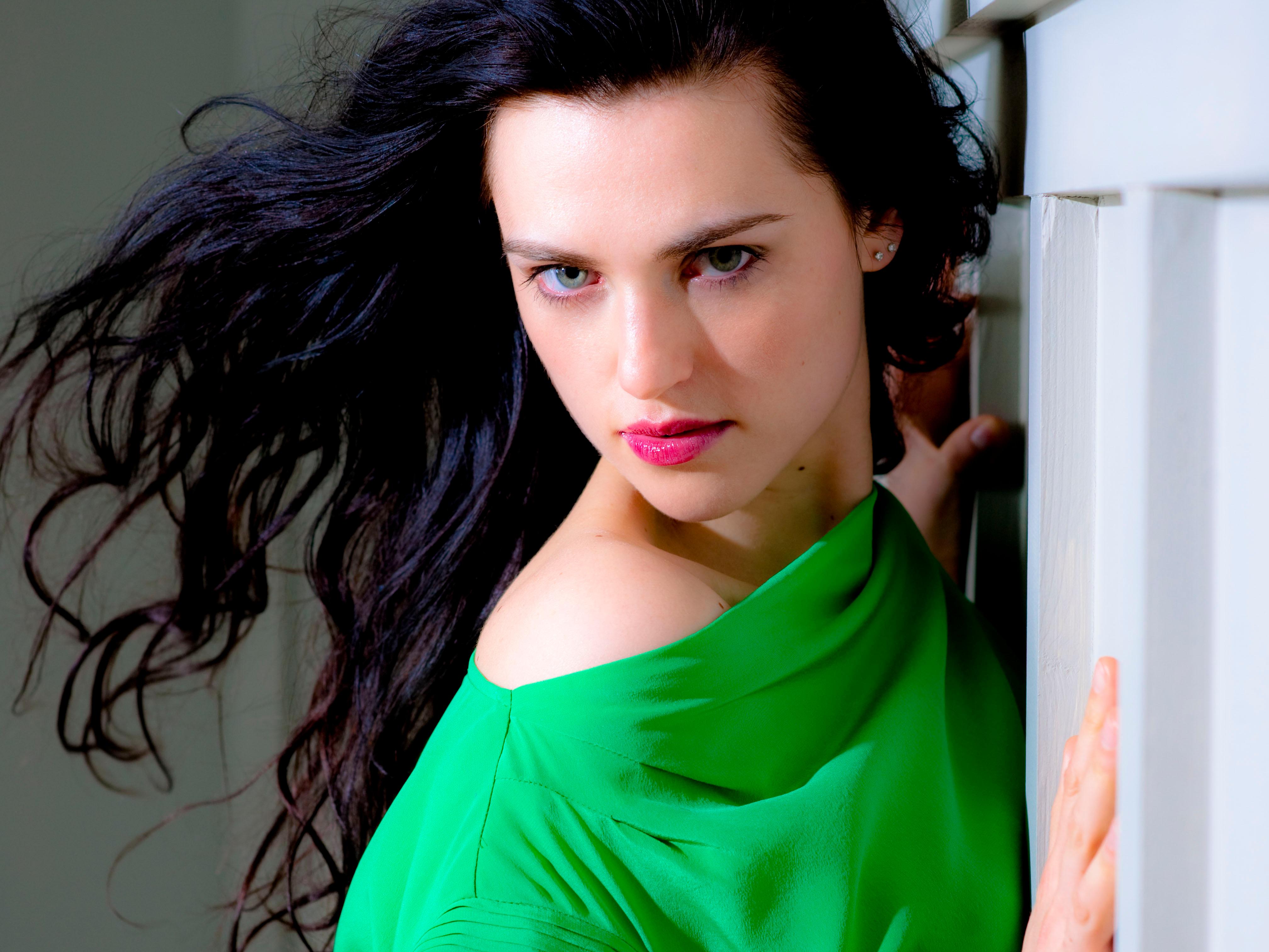 Katie McGrath HD Wallpaper