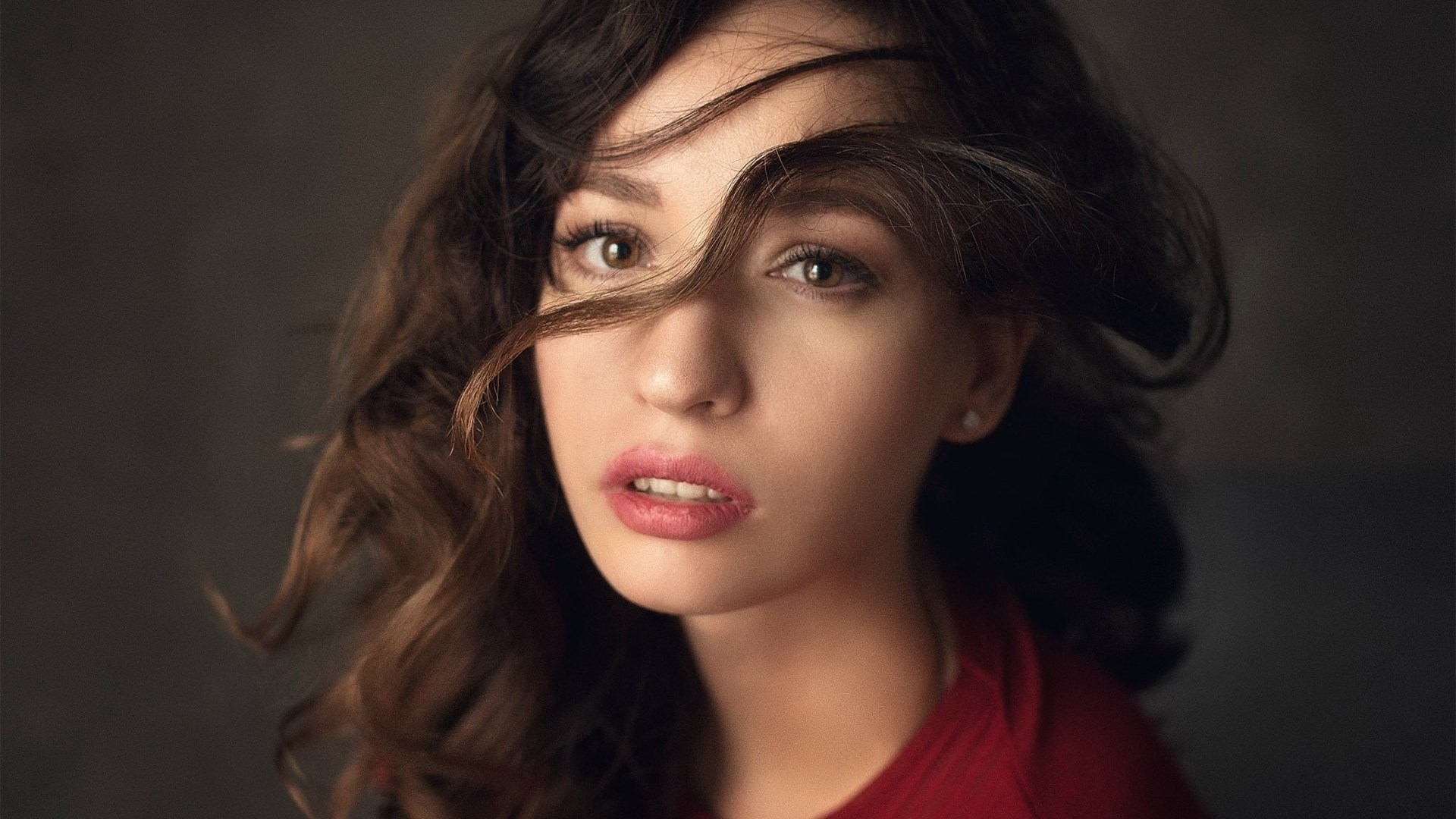 Woman with dark wavy hair and red shirt HD Wallpaper