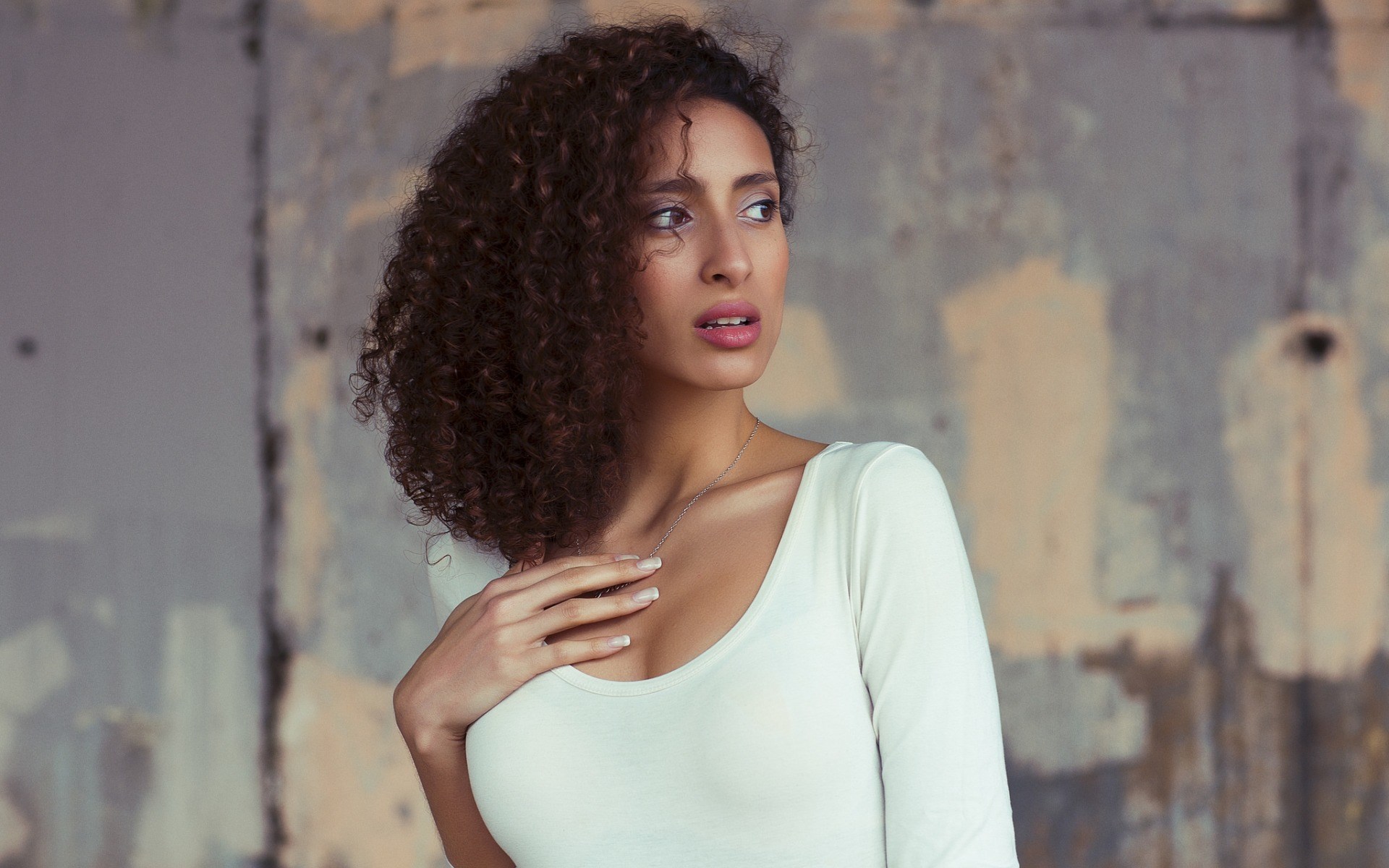 Woman with curly hair wearing a white top HD Wallpaper