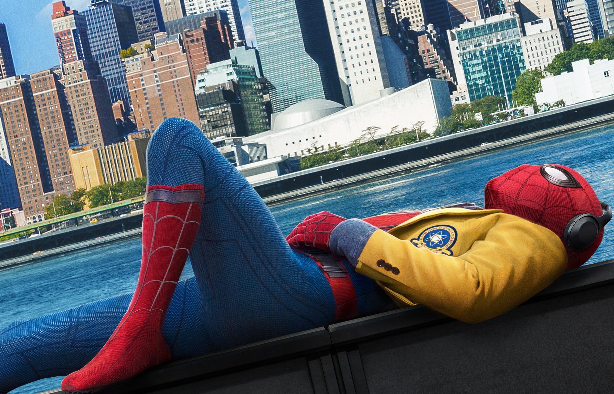 Spider-Man from Marvel Cinematic Universe lying down HD Wallpaper