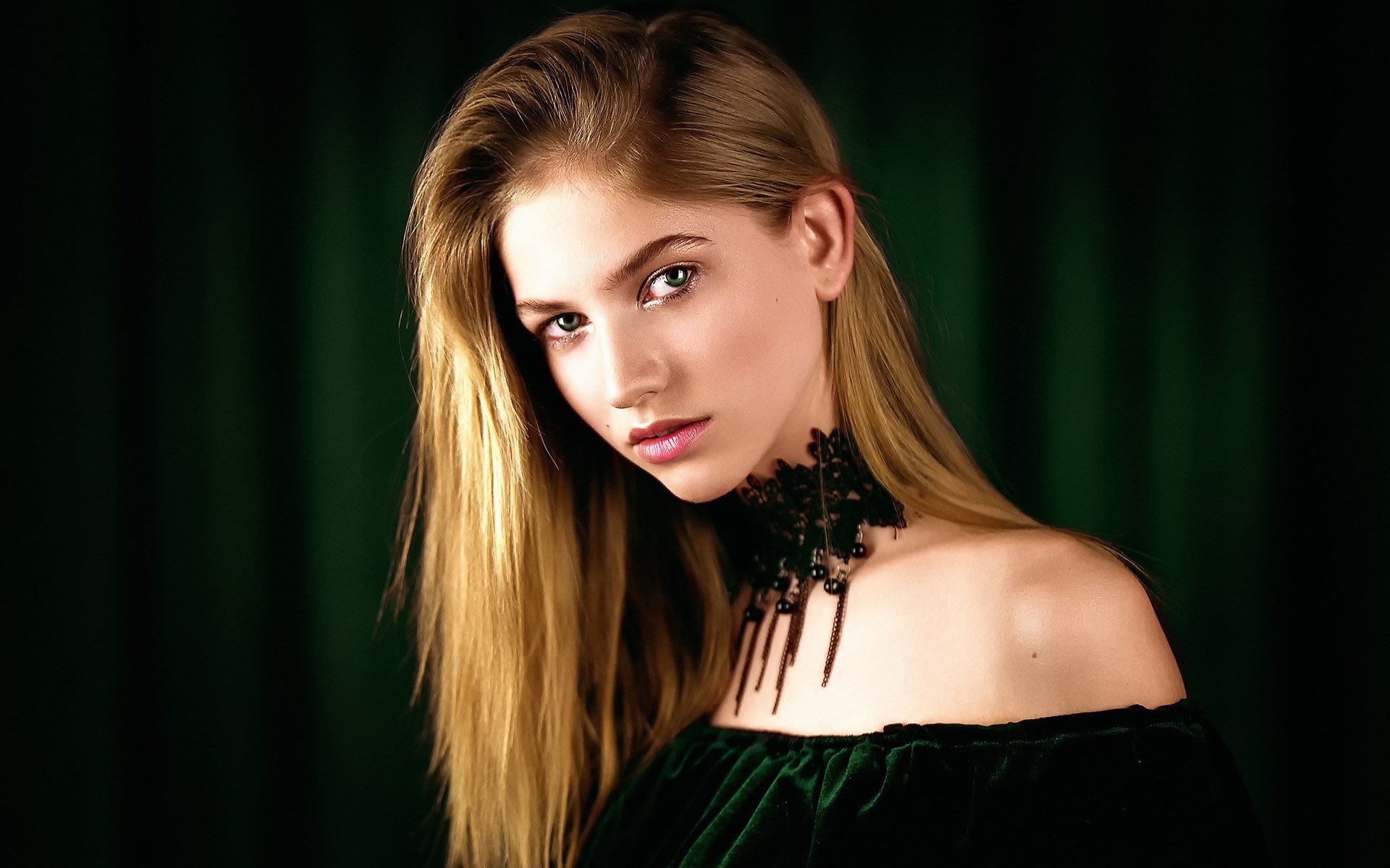 Woman with blonde hair wearing a green dress and black choker HD Wallpaper