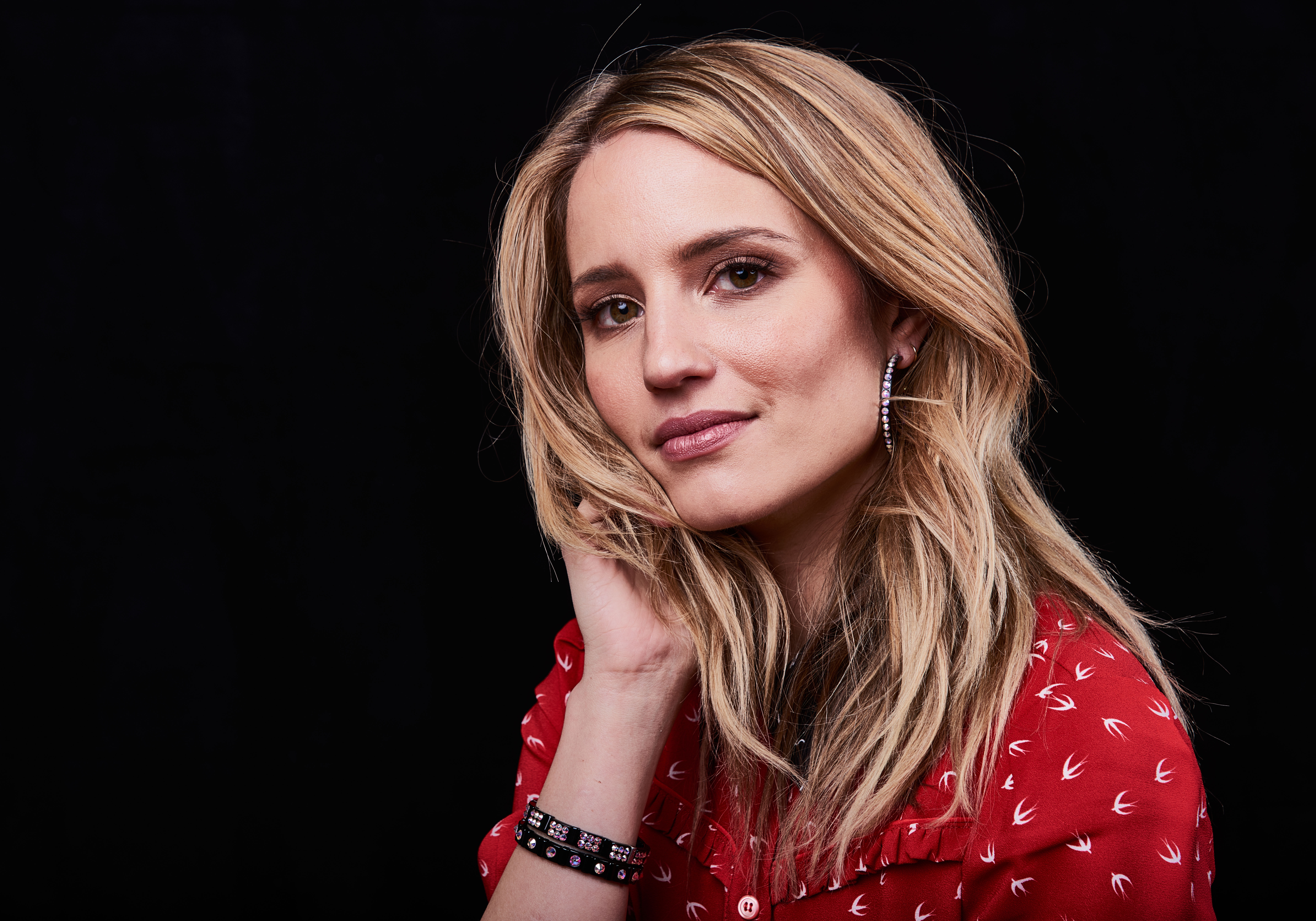 Dianna Agron portrait HD Wallpaper