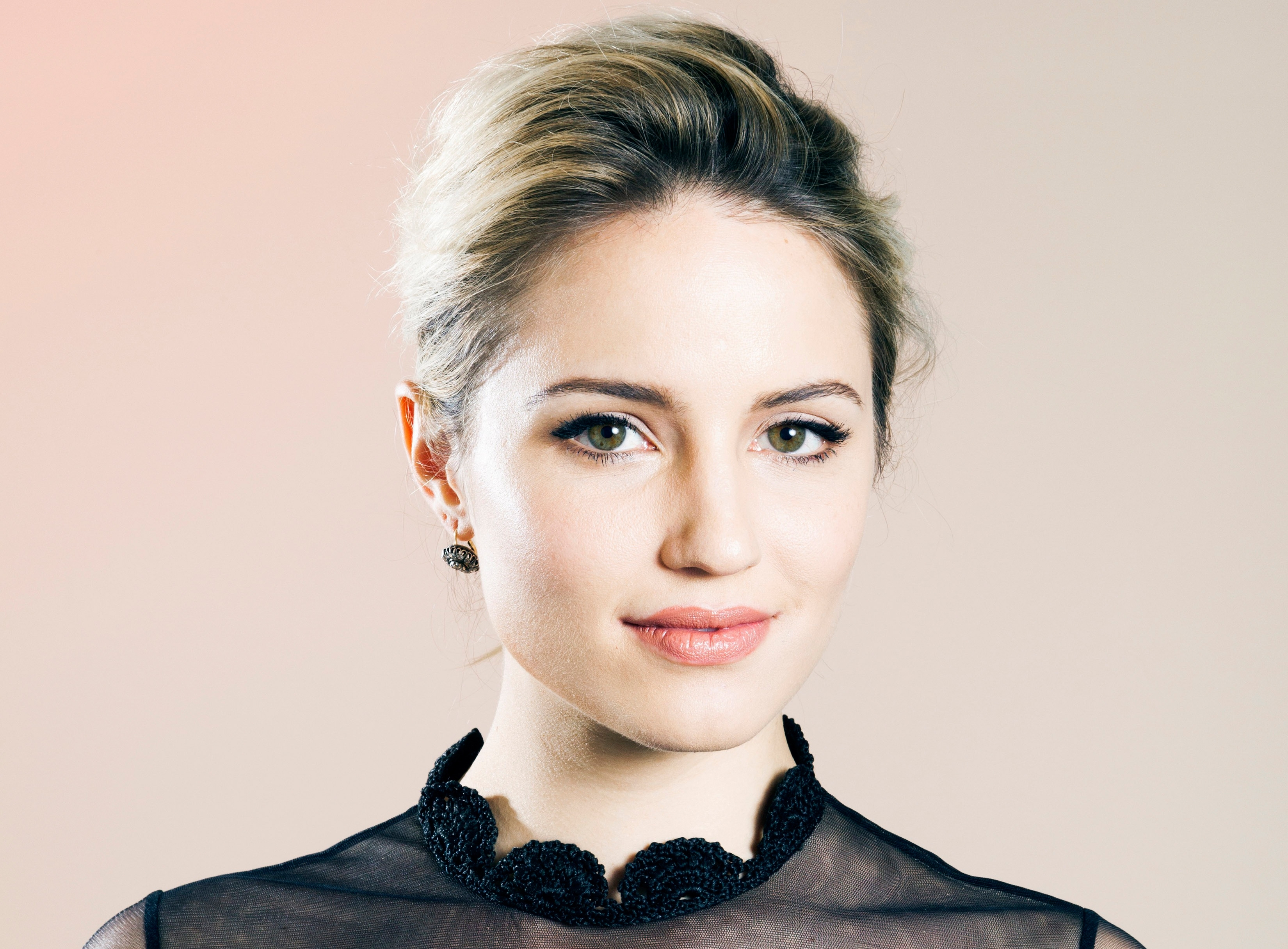 Dianna Agron portrait HD Wallpaper