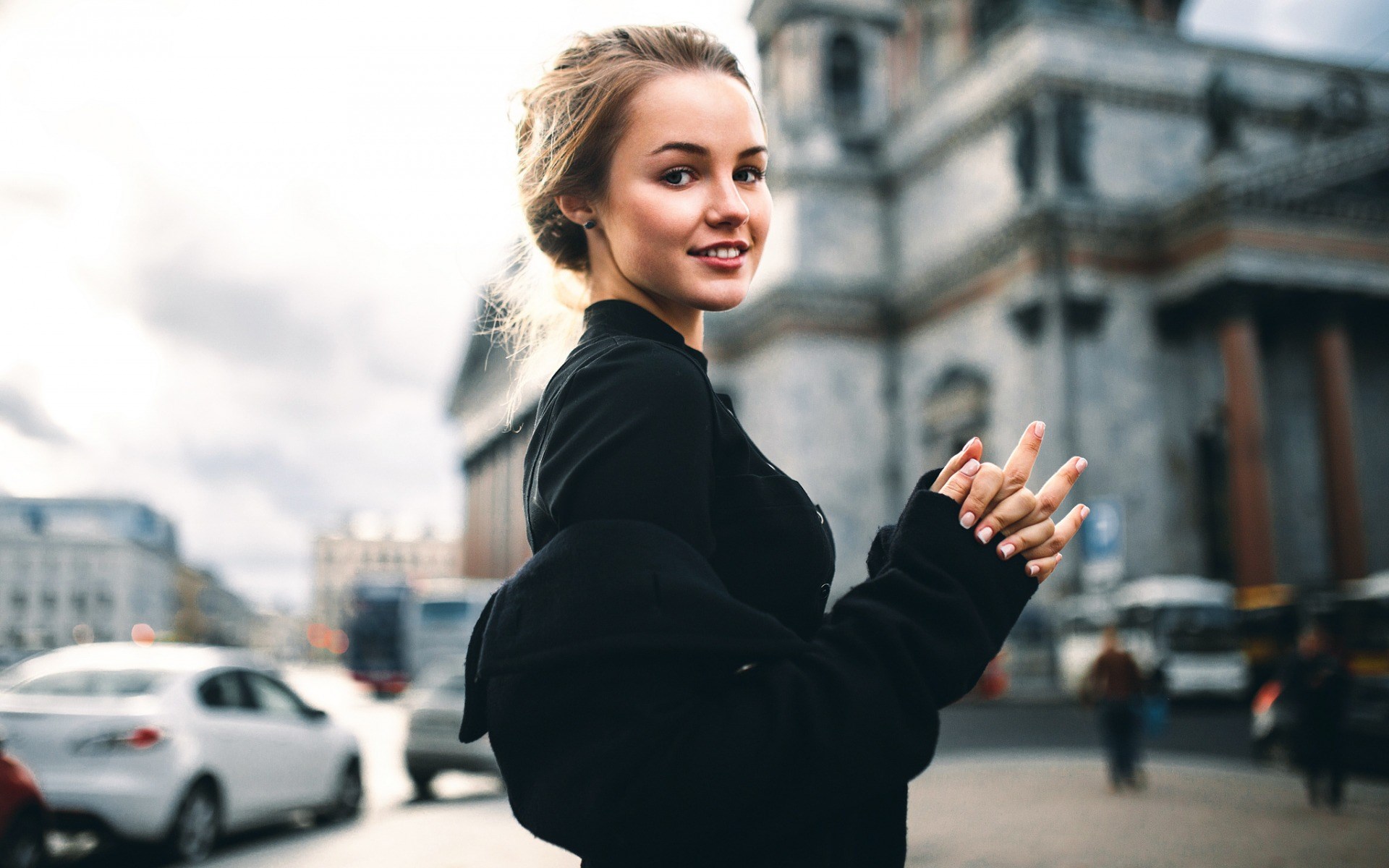 Woman in black jacket on city street HD Wallpaper