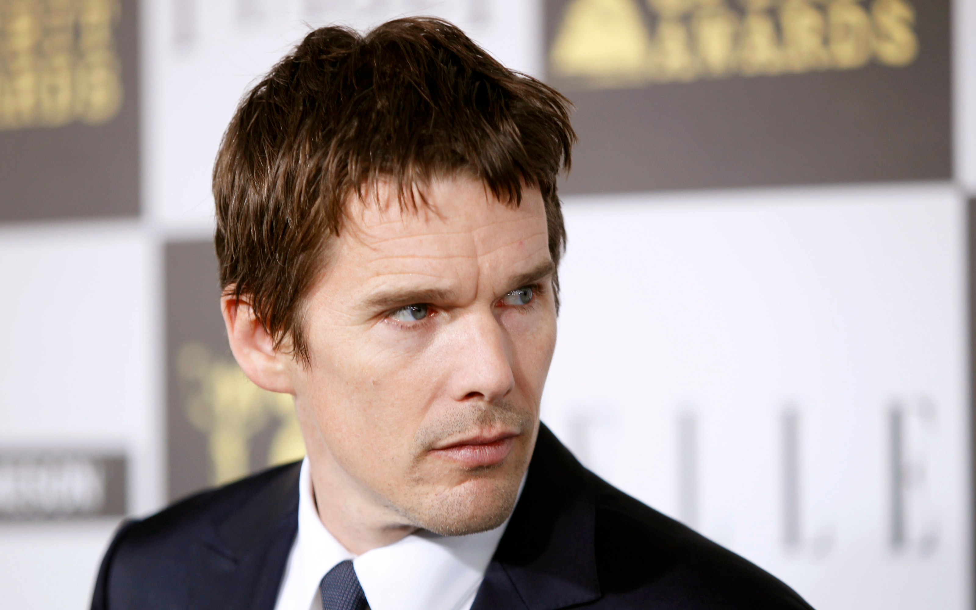 Ethan Hawke at an event HD Wallpaper