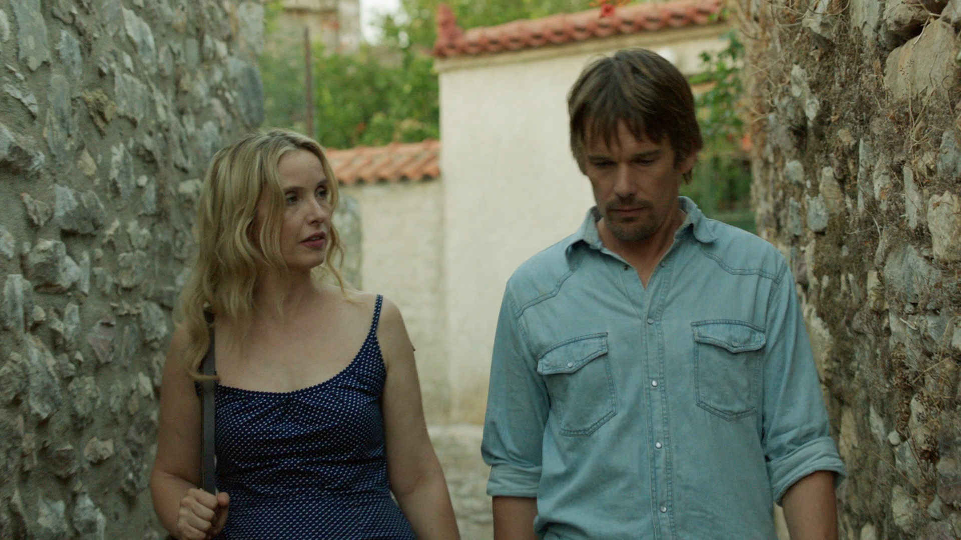 Ethan Hawke and woman walking HD Wallpaper