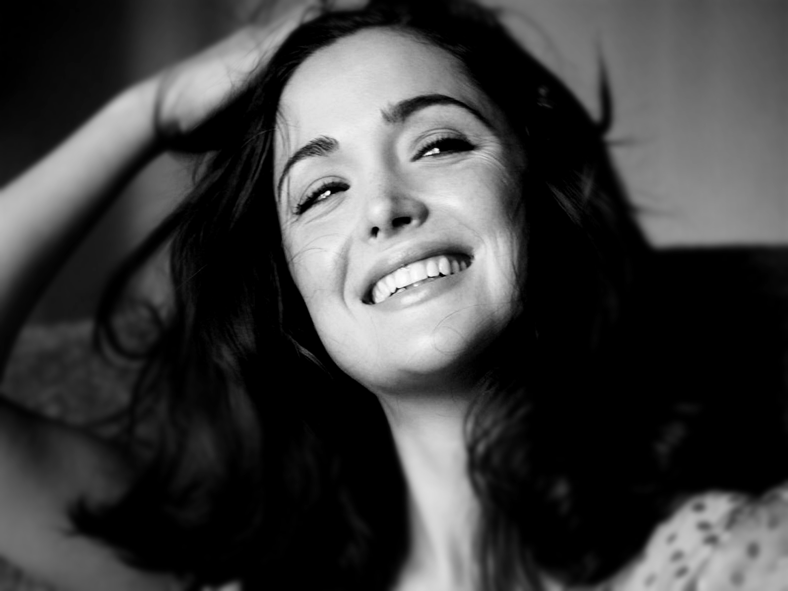 Rose Byrne smiling HD Wallpaper