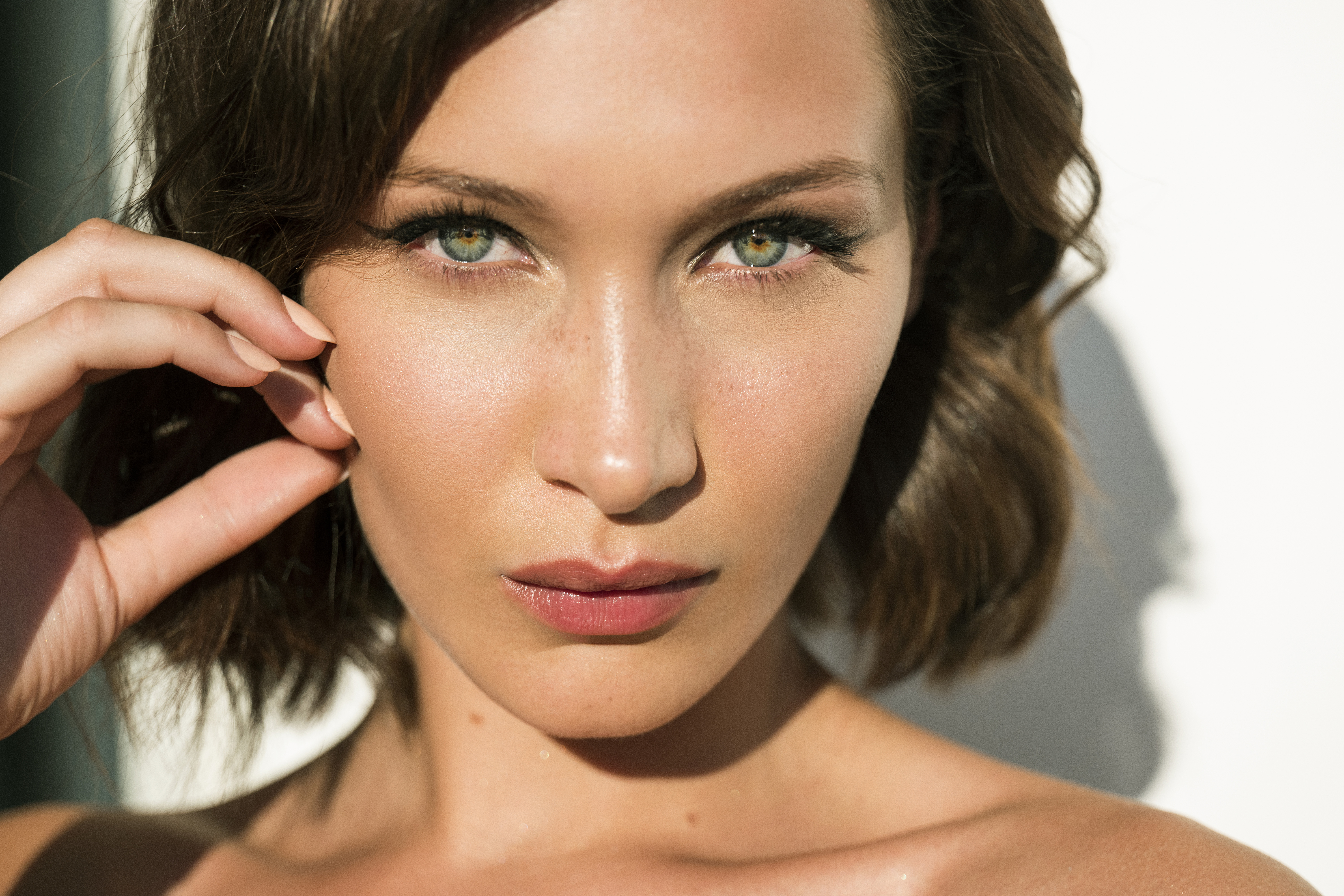 Bella Hadid HD Wallpaper