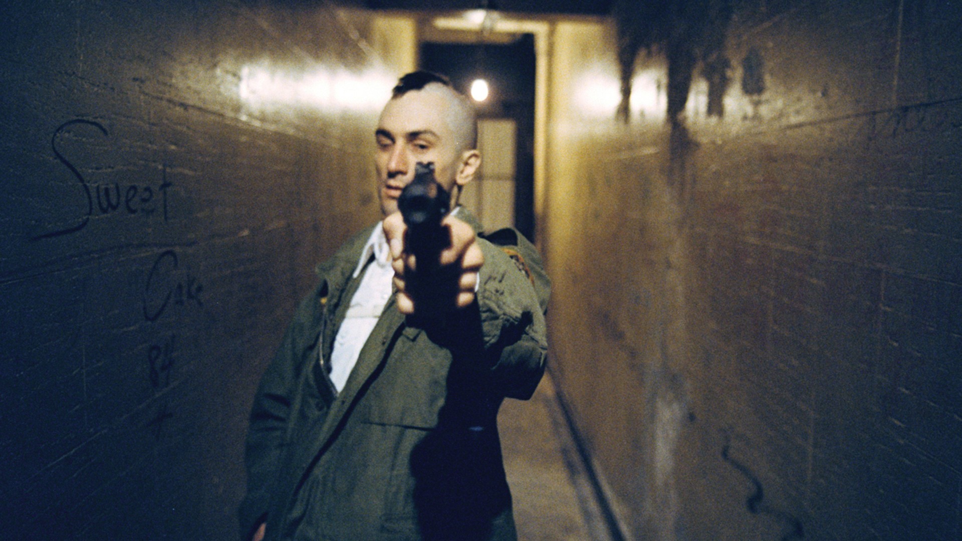 Travis Bickle from Taxi Driver holding a gun HD Wallpaper