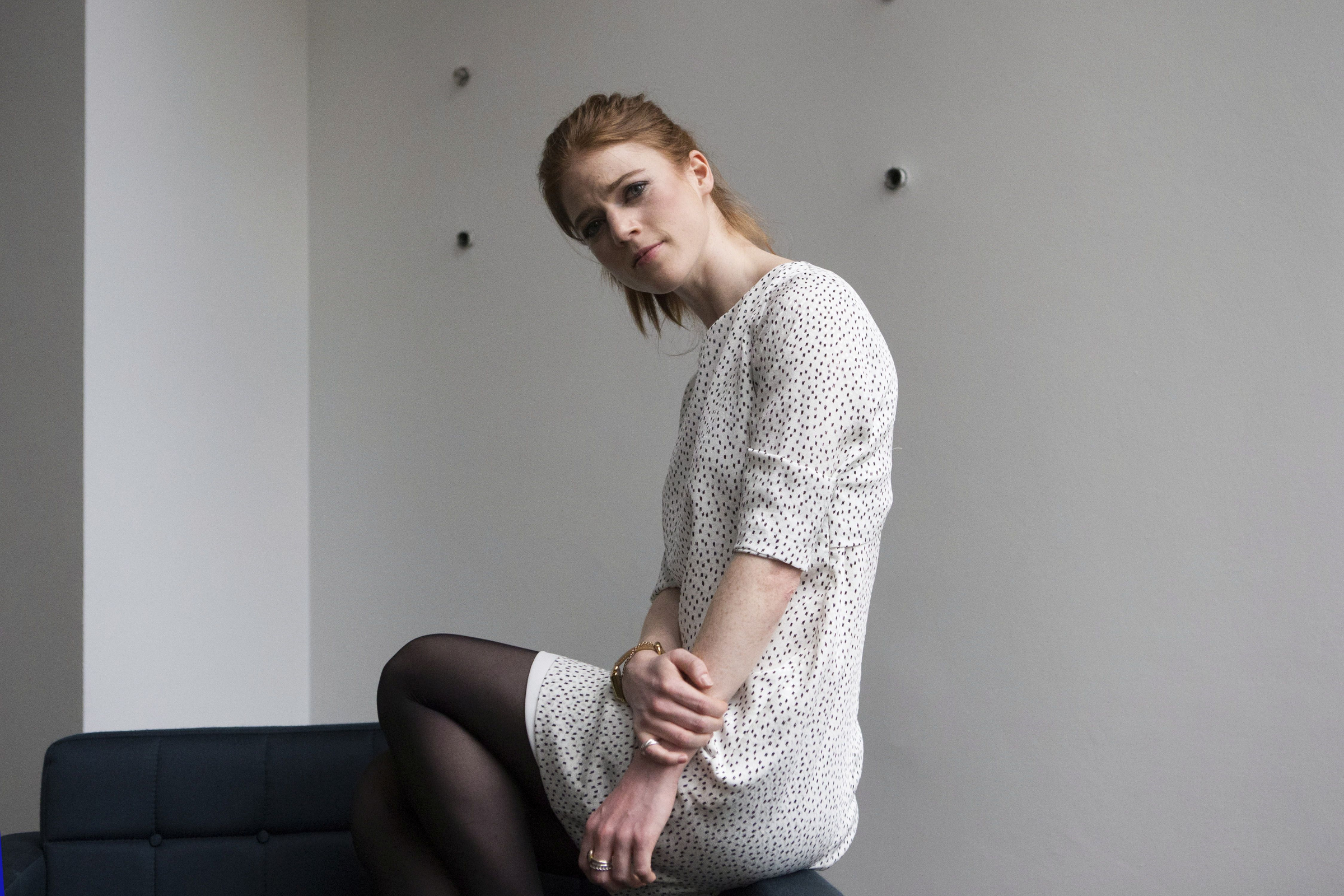 Rose Leslie sitting on a couch HD Wallpaper