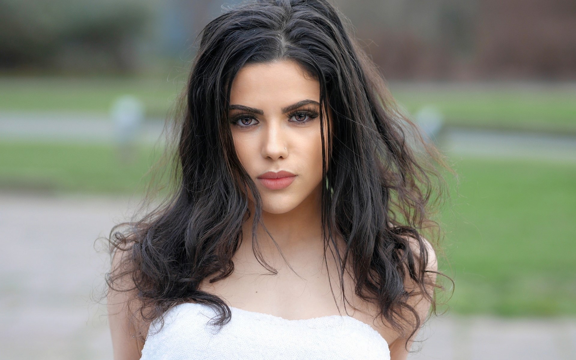 Woman in white strapless top outdoors HD Wallpaper