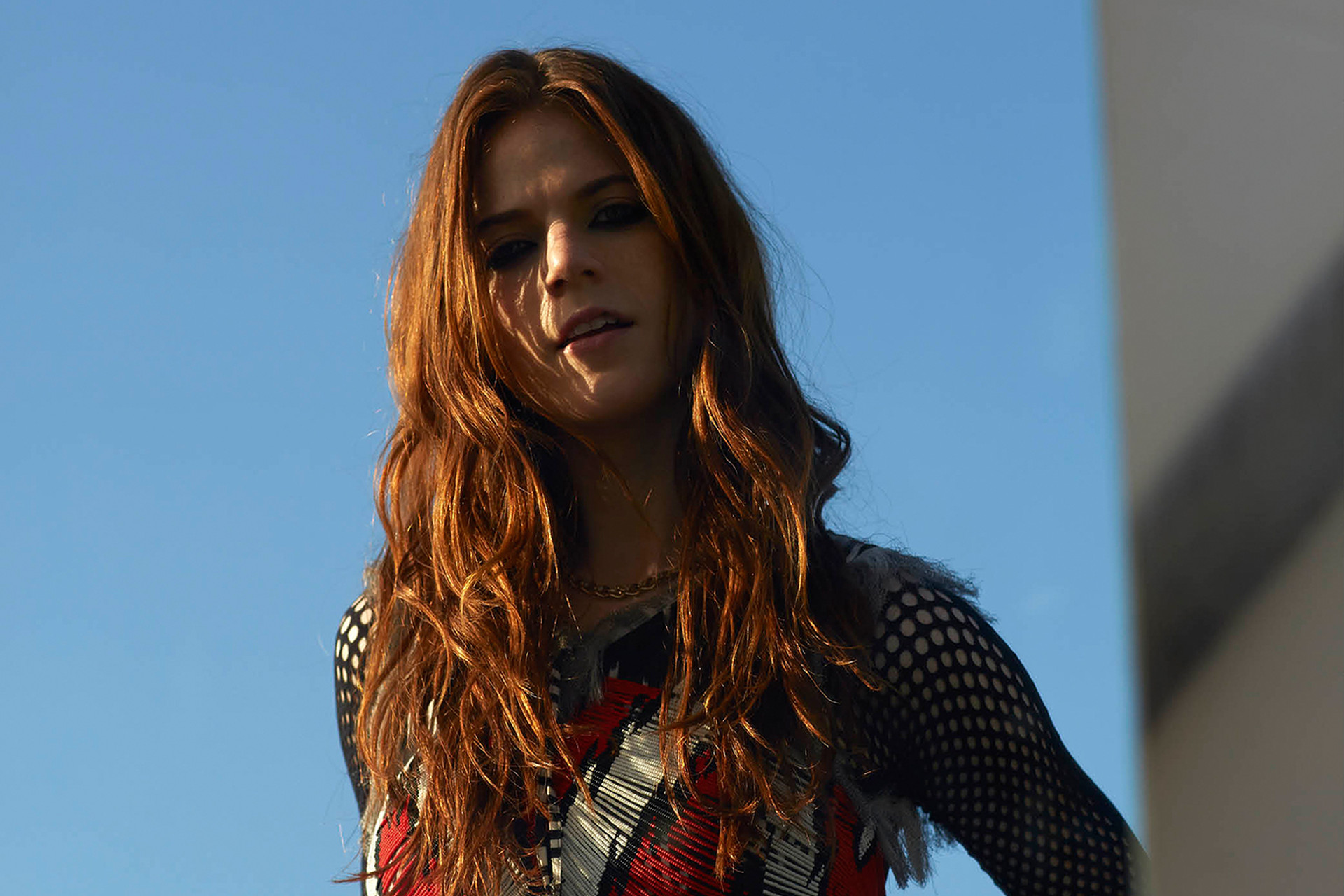 Rose Leslie against blue sky HD Wallpaper