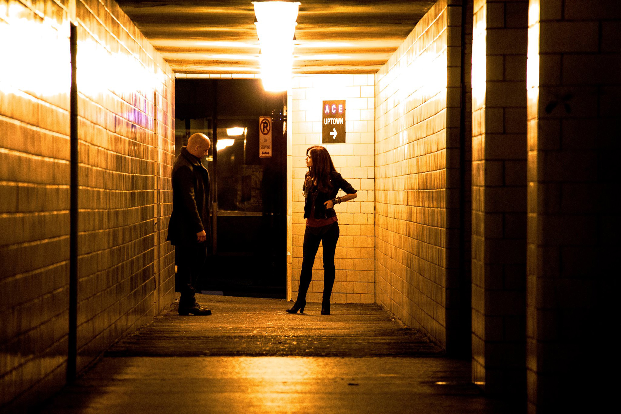 Rose Leslie in a subway tunnel HD Wallpaper
