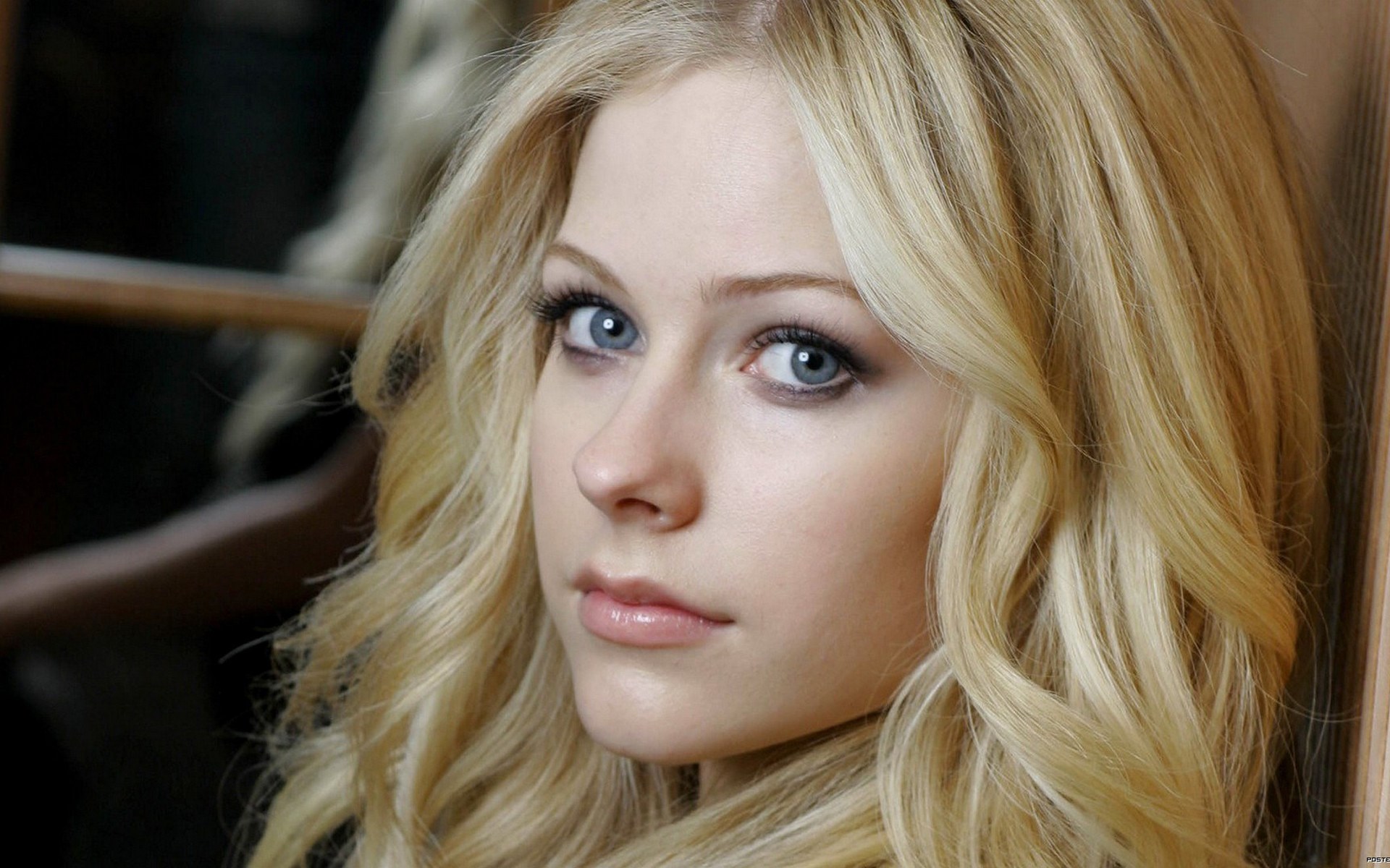 Avril Lavigne HD Wallpaper