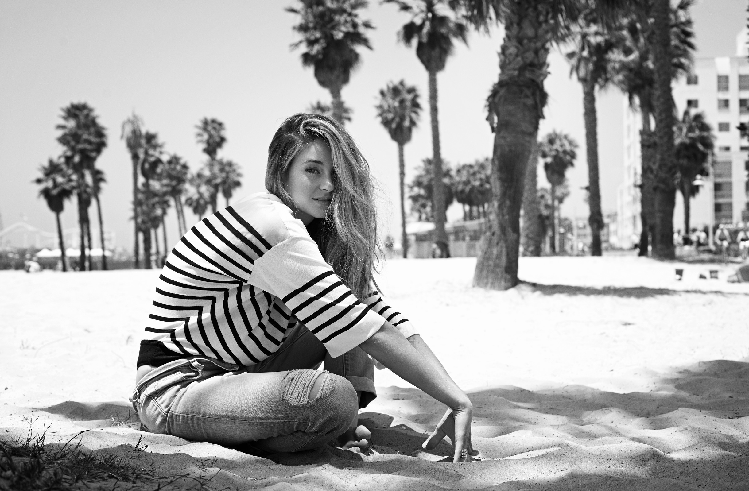 Shailene Woodley on a beach HD Wallpaper