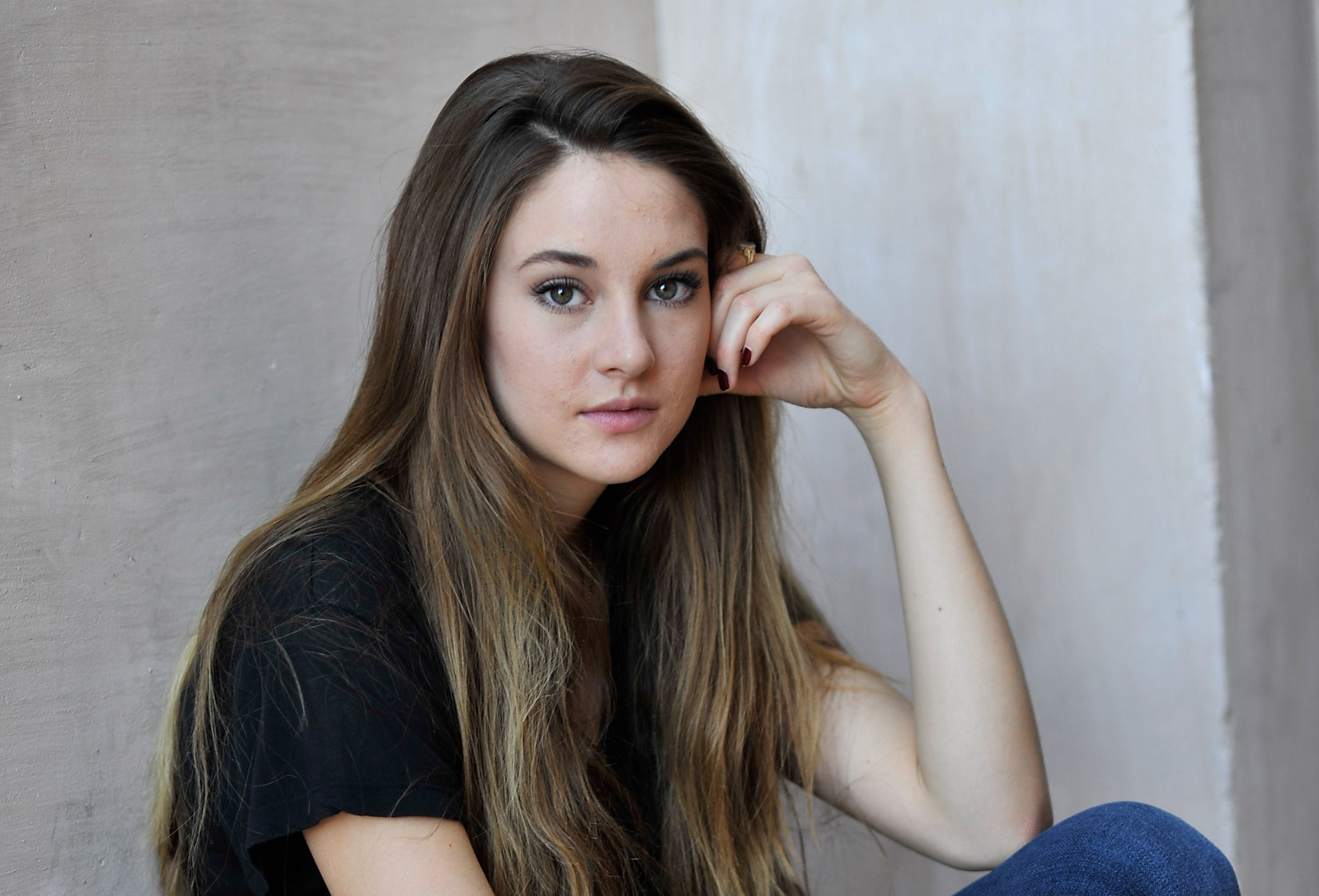 Shailene Woodley HD Wallpaper