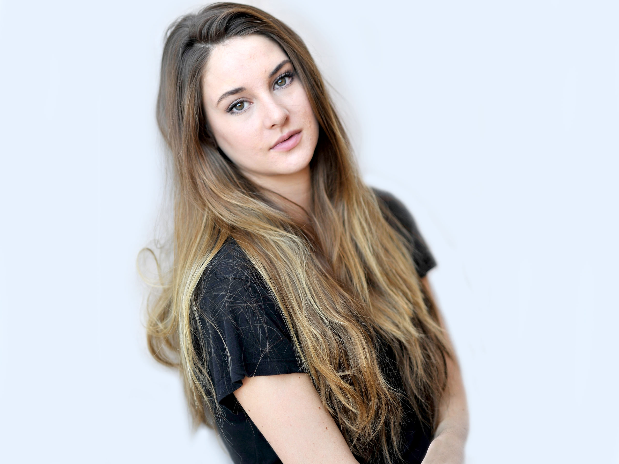 Shailene Woodley HD Wallpaper