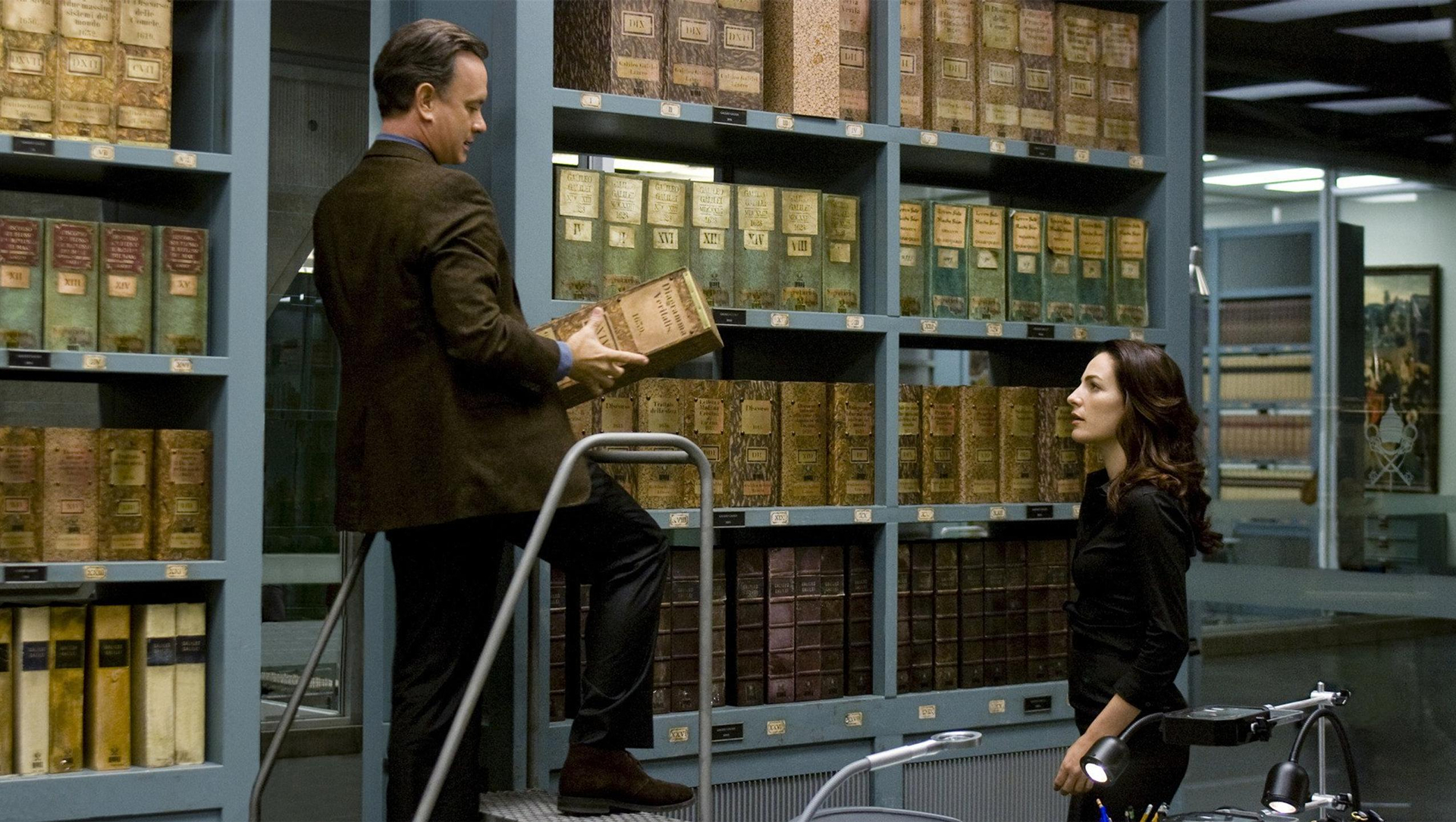 Tom Hanks in a library with a woman HD Wallpaper
