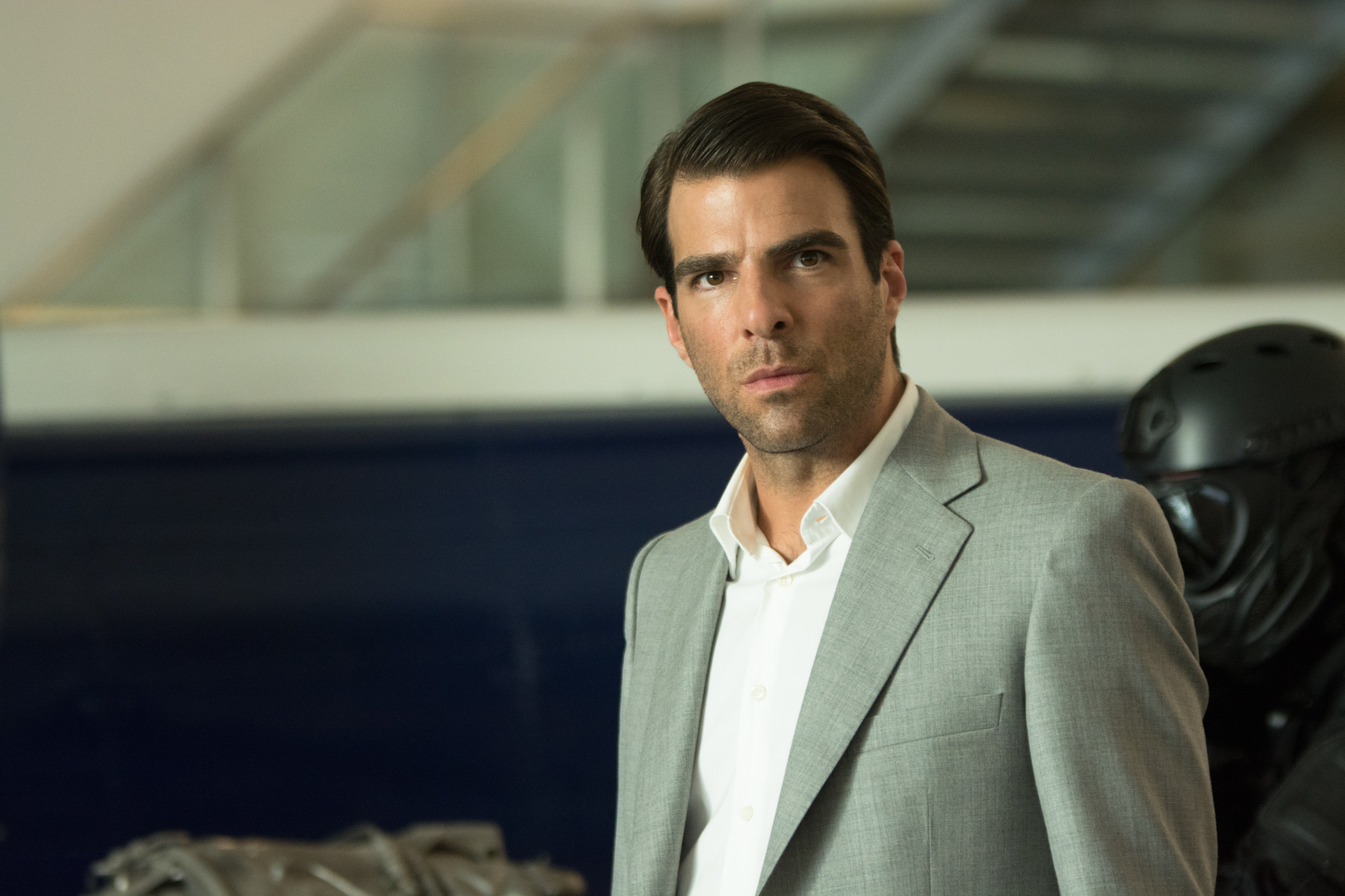 Zachary Quinto in a grey suit HD Wallpaper