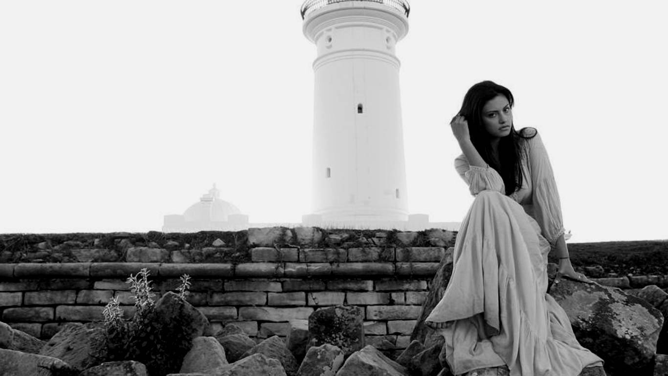 Phoebe Tonkin by a lighthouse HD Wallpaper