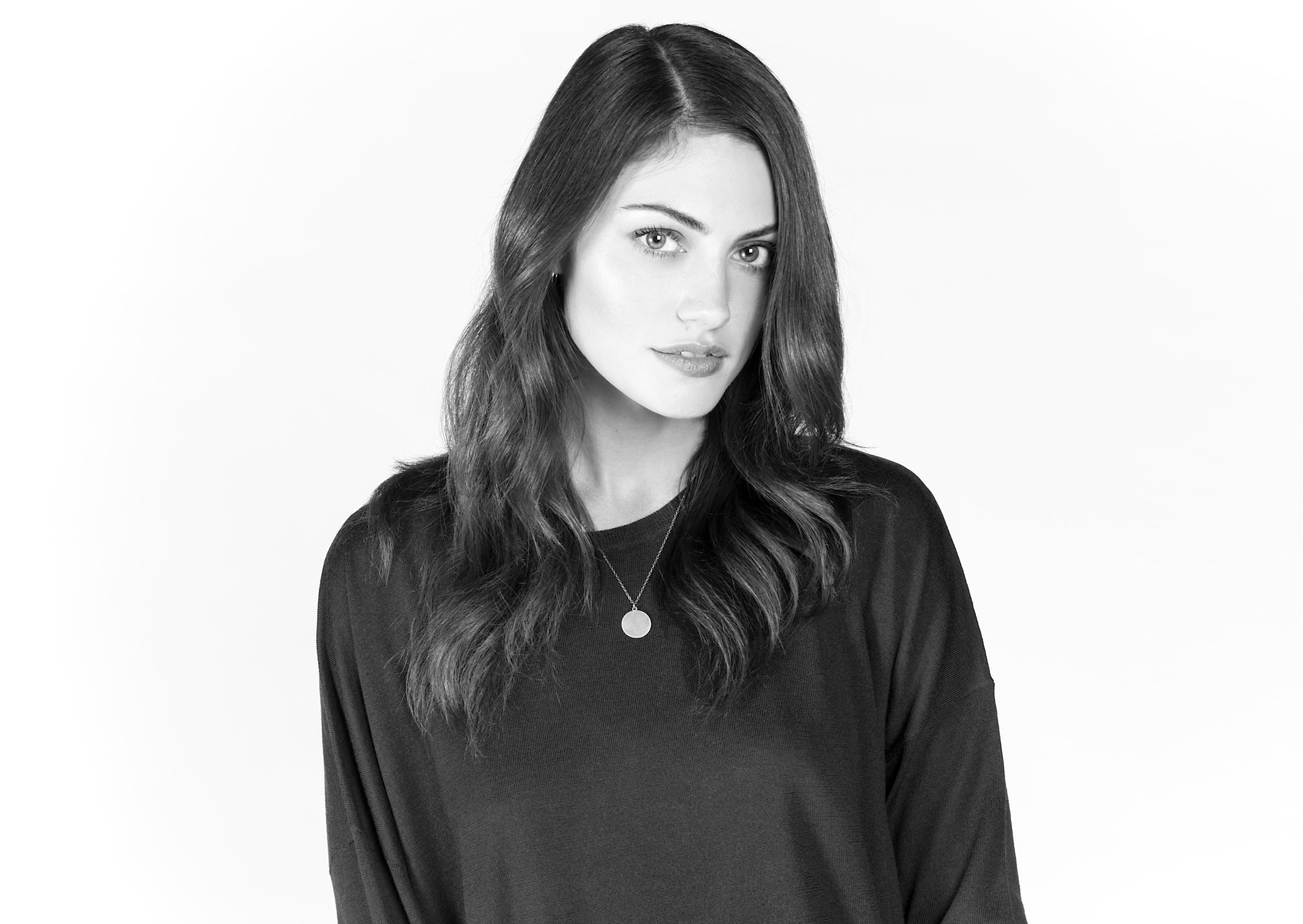 Phoebe Tonkin HD Wallpaper
