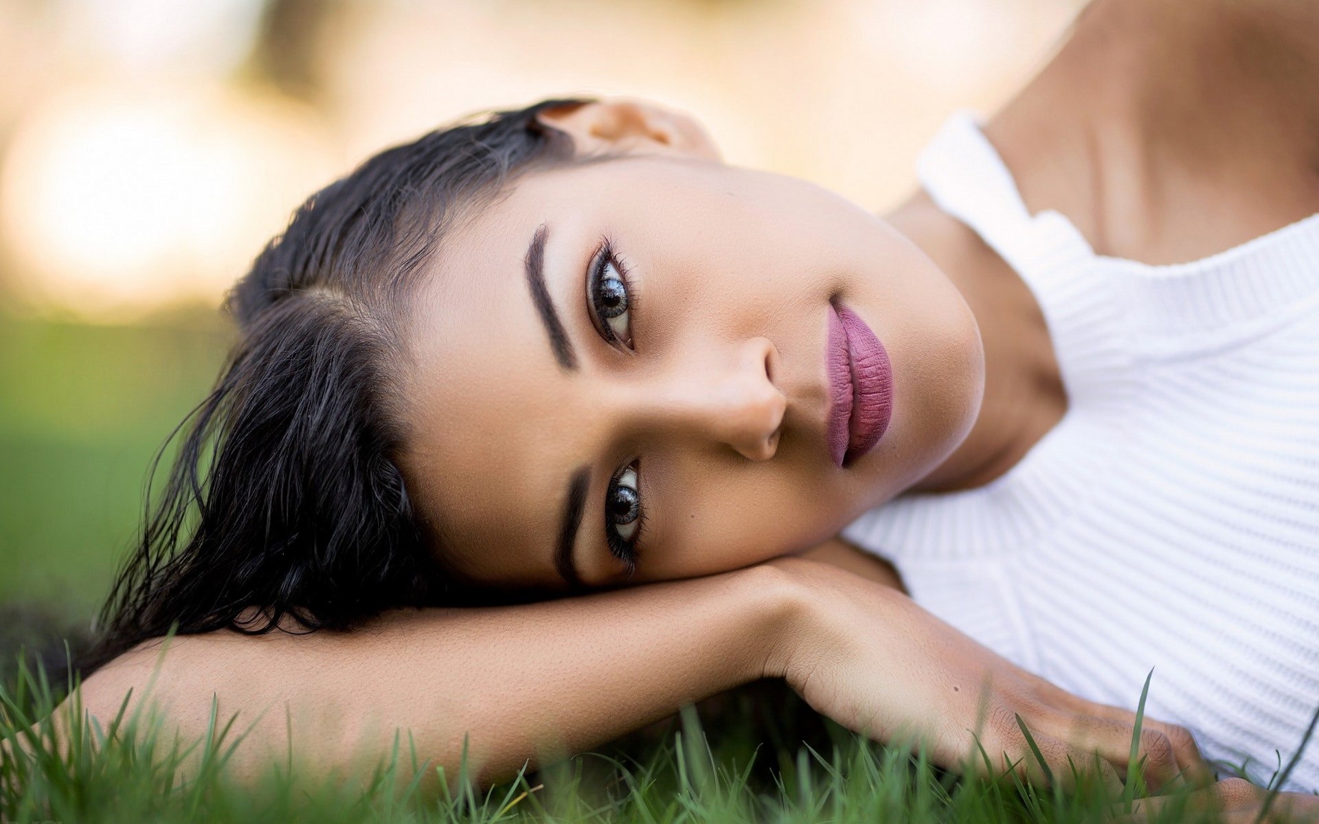 Woman lying on grass HD Wallpaper