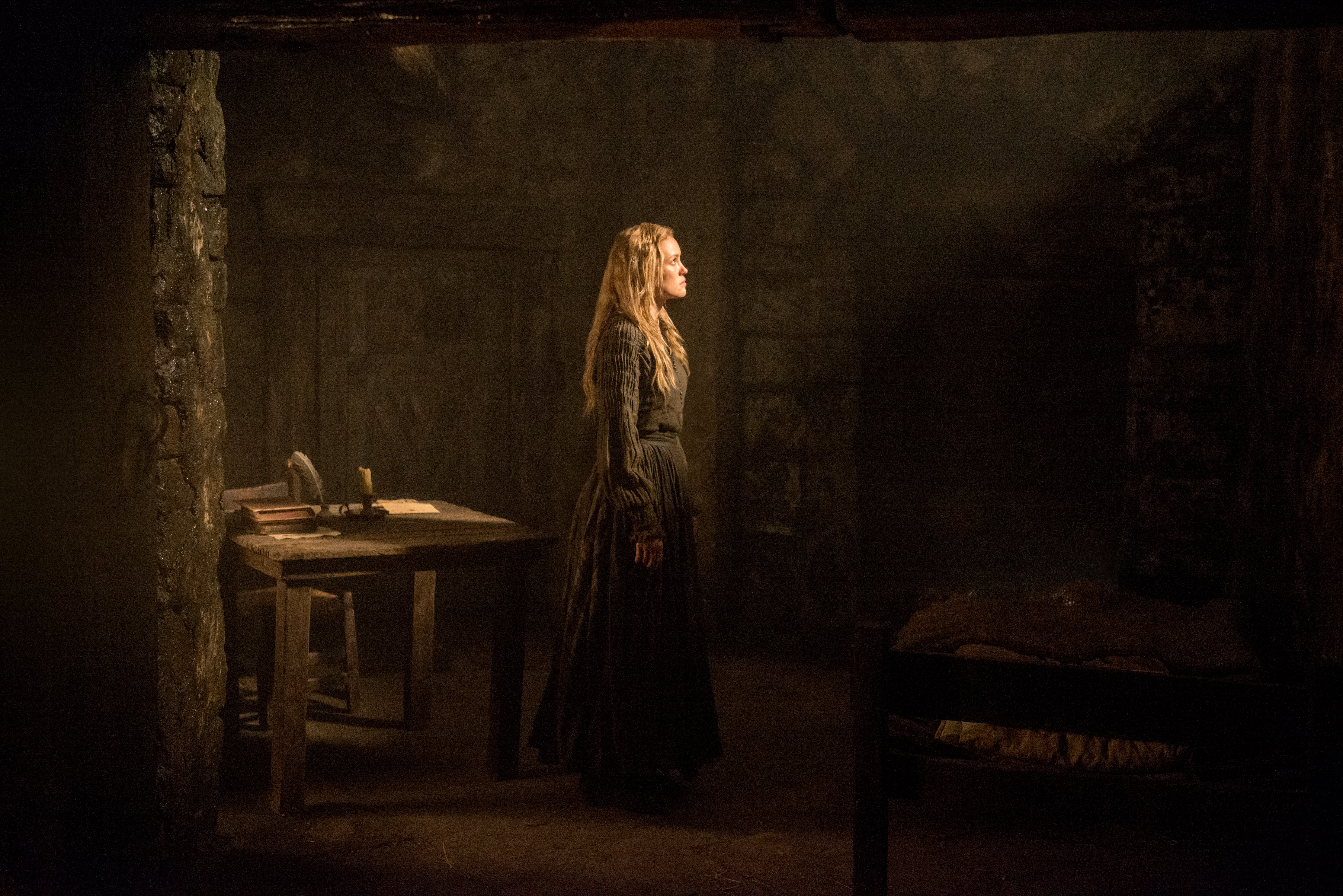 Hannah New in a dimly lit room HD Wallpaper