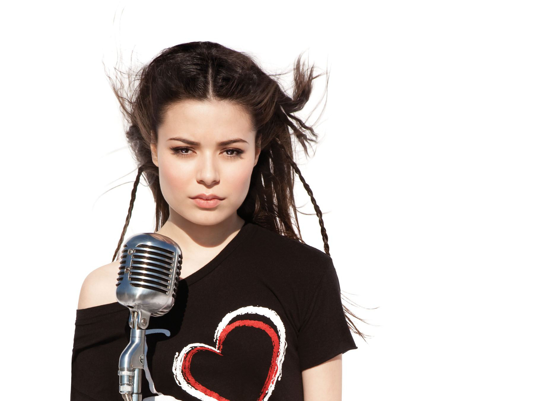 Miranda Cosgrove with Microphone HD Wallpaper