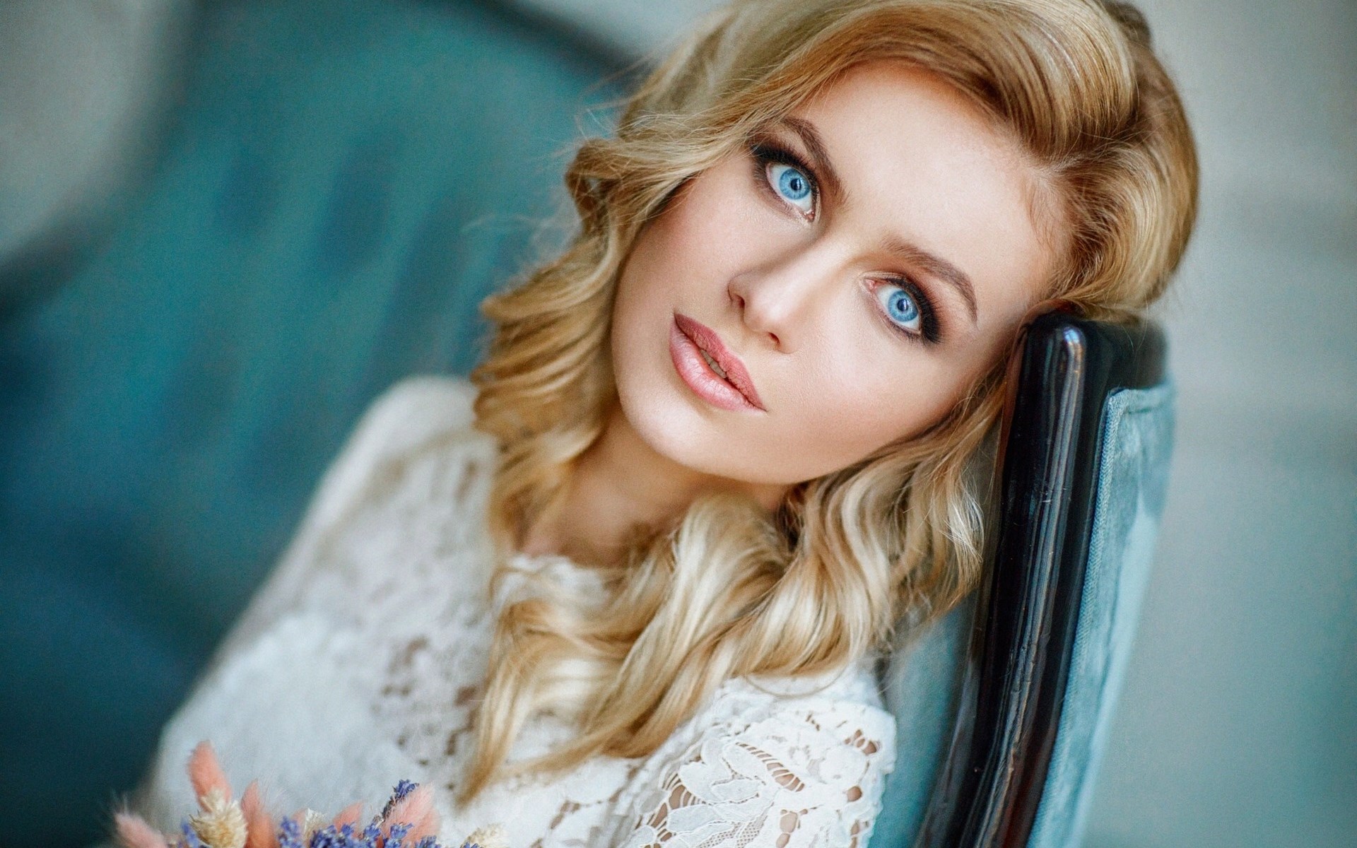 Woman with blue eyes and blonde hair HD Wallpaper