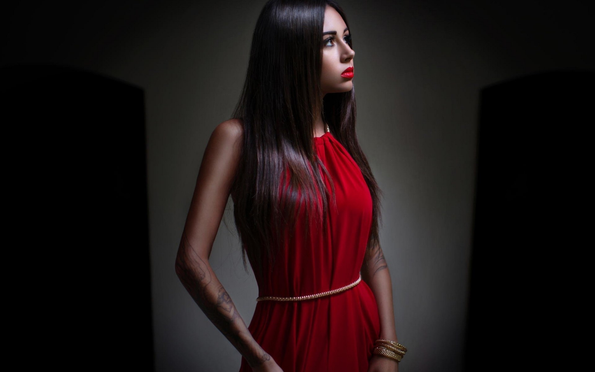 Woman in red dress with tattoos HD Wallpaper