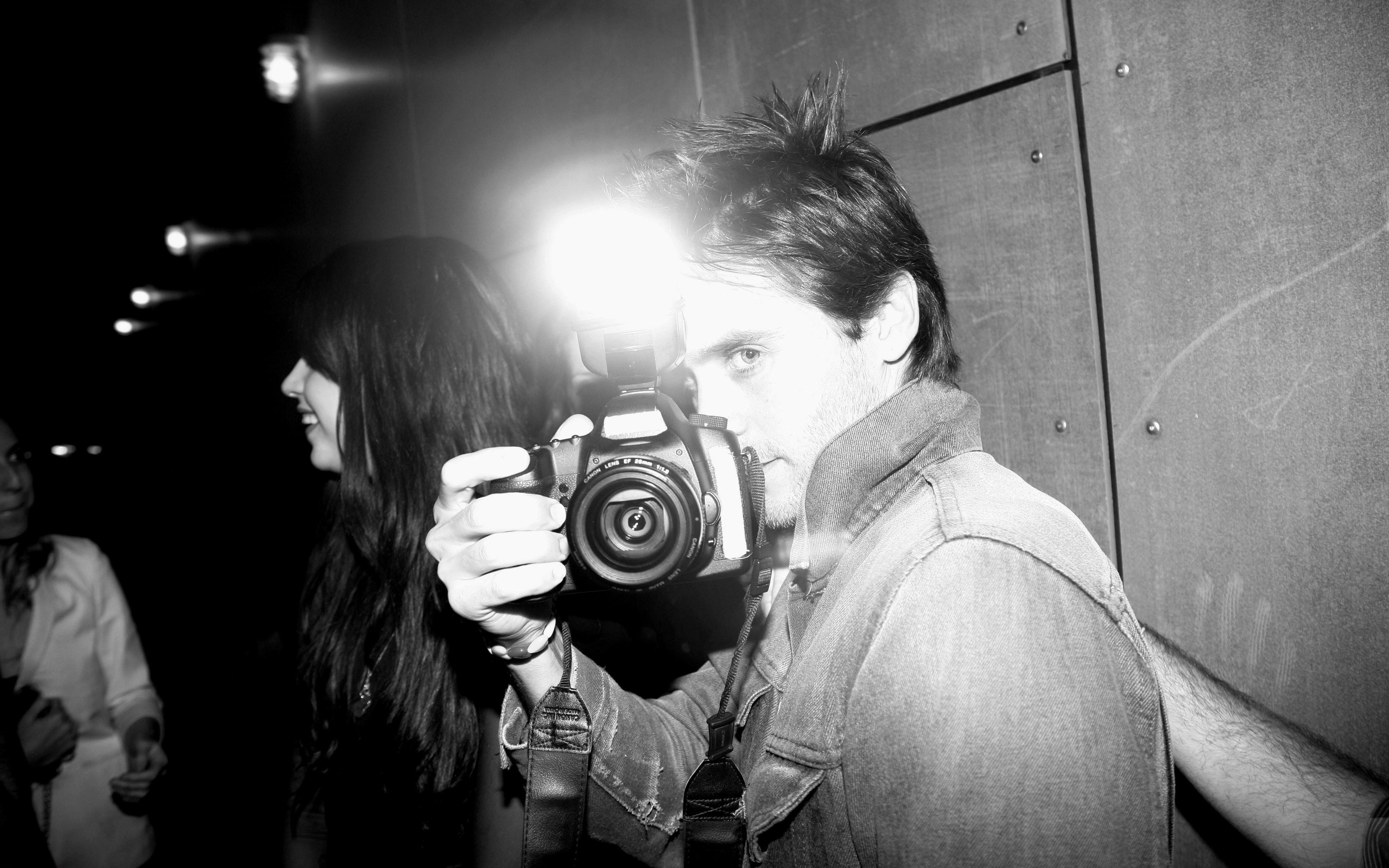 Jared Leto taking a photo with a flash HD Wallpaper